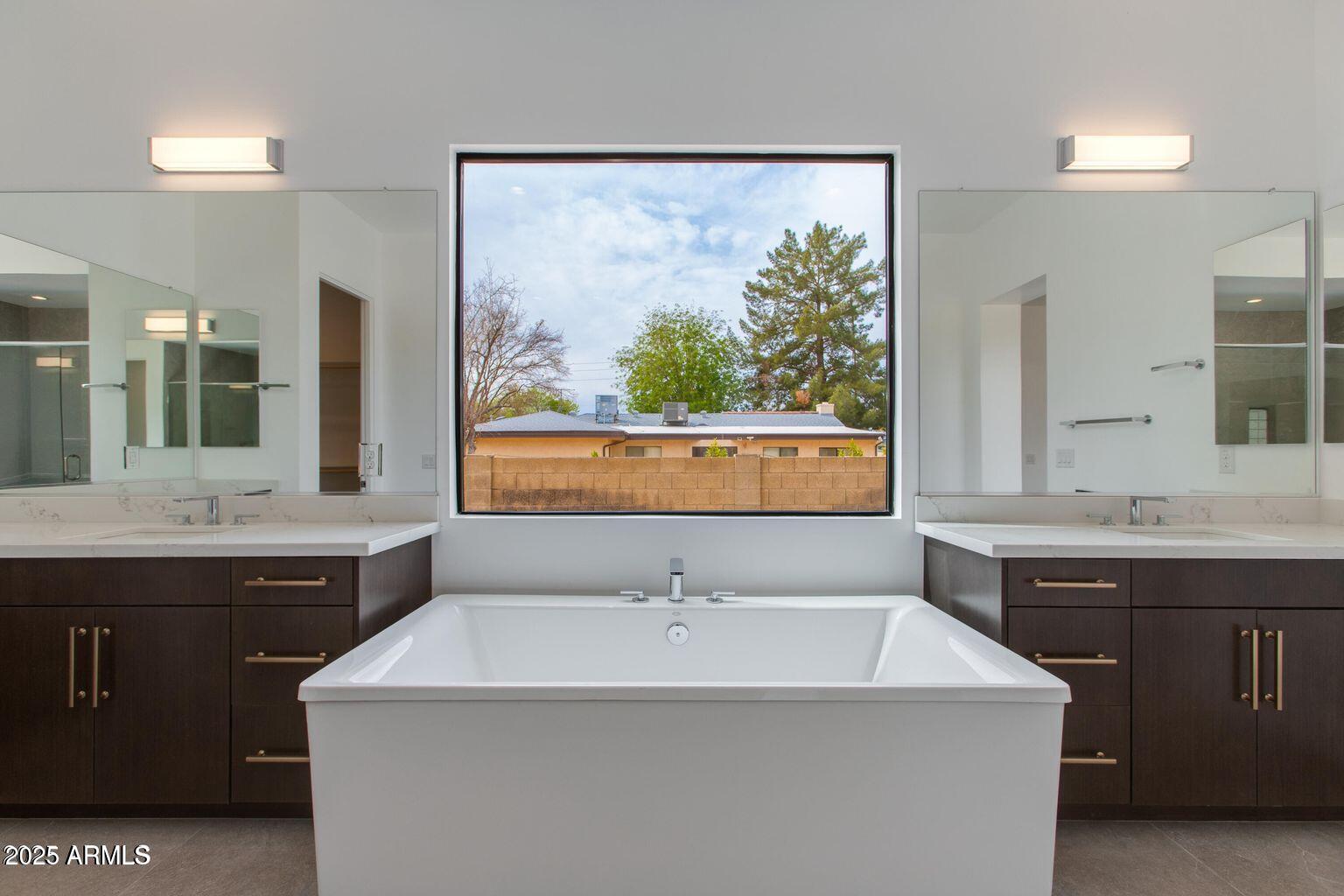 100 W NORTHERN Avenue 15