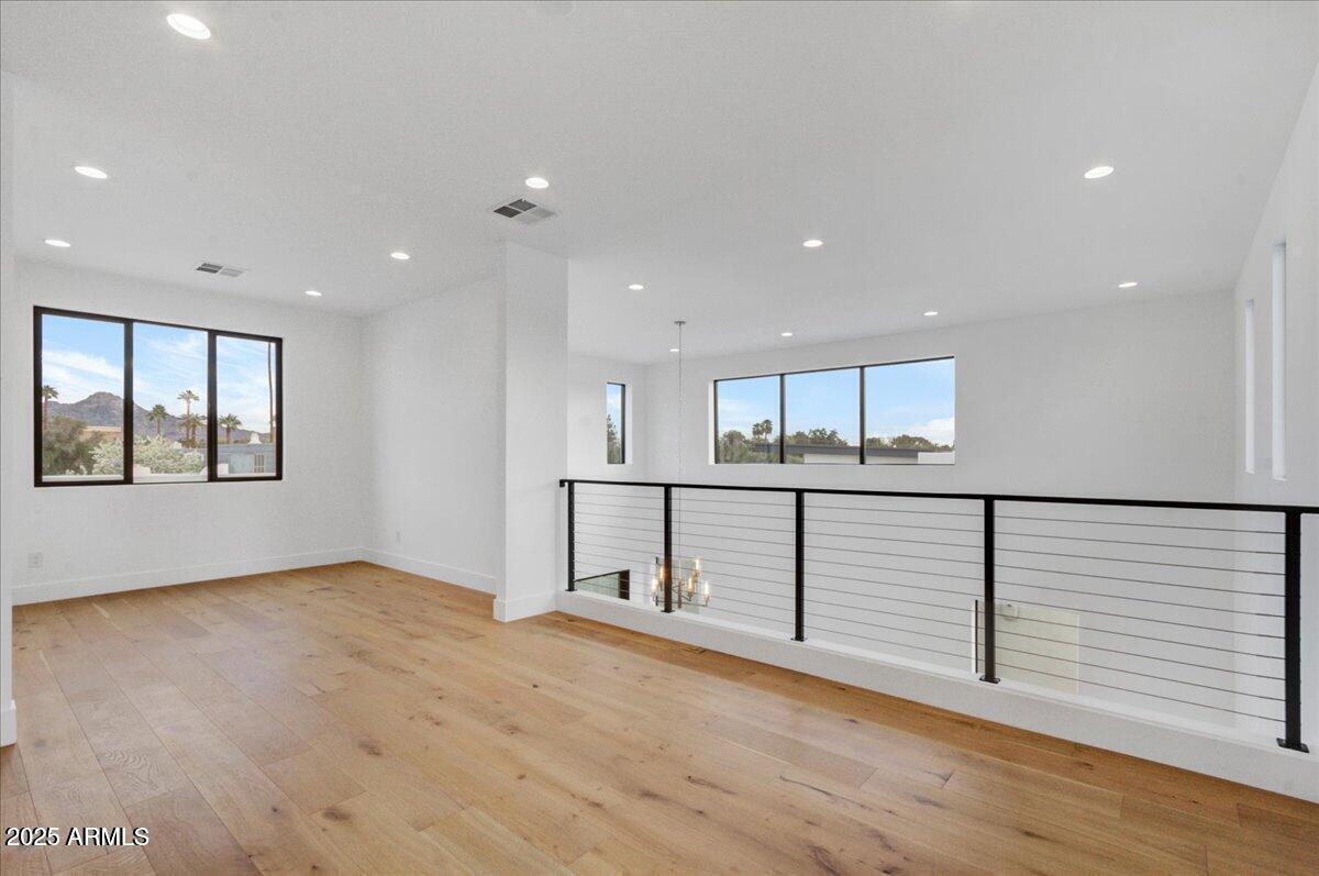 100 W NORTHERN Avenue 4