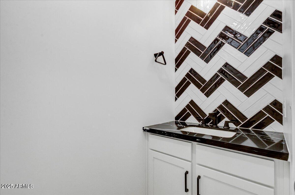 100 W NORTHERN Avenue 4