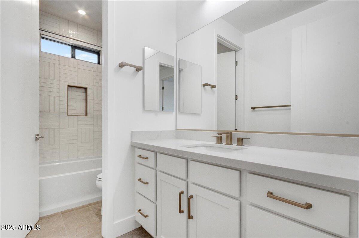 100 W NORTHERN Avenue 4