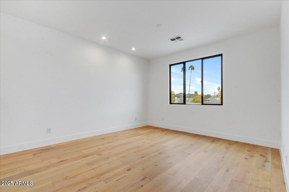 100 W NORTHERN Avenue 4