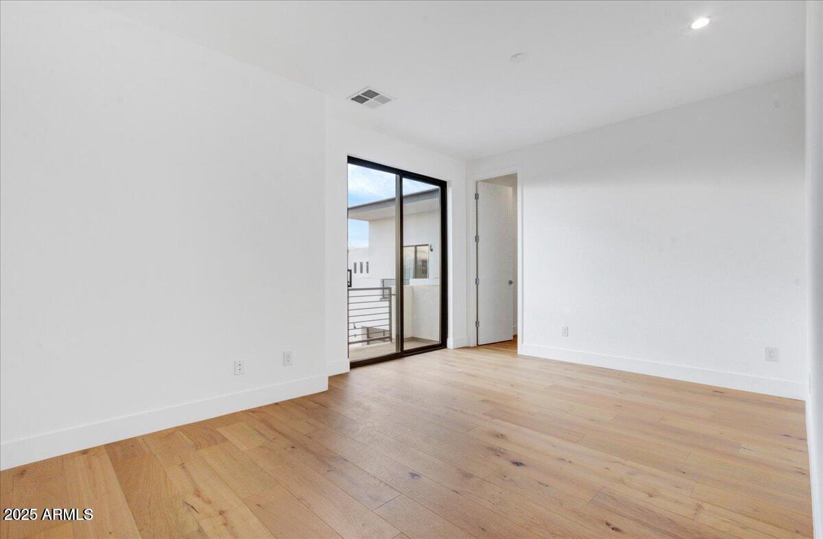 100 W NORTHERN Avenue 4