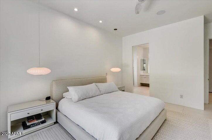 100 W NORTHERN Avenue 8