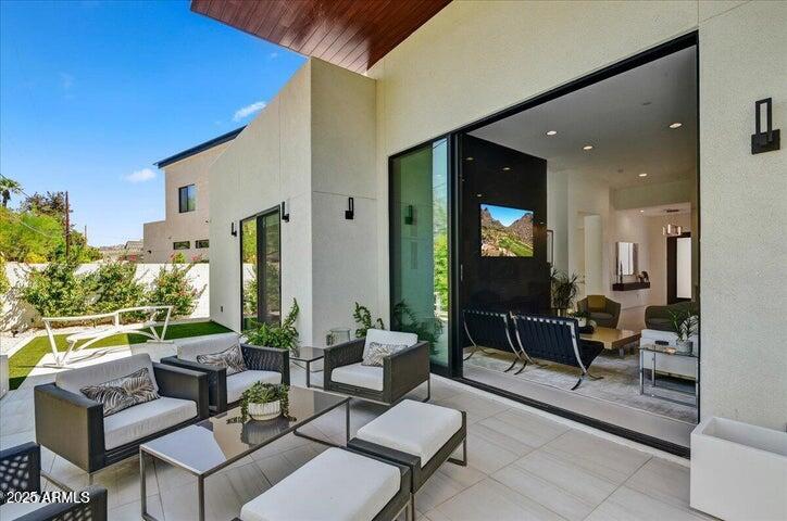 100 W NORTHERN Avenue 1