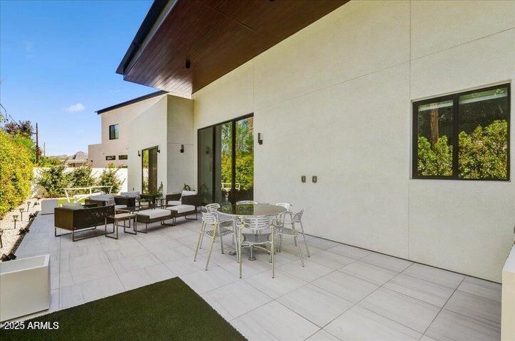 100 W NORTHERN Avenue 1