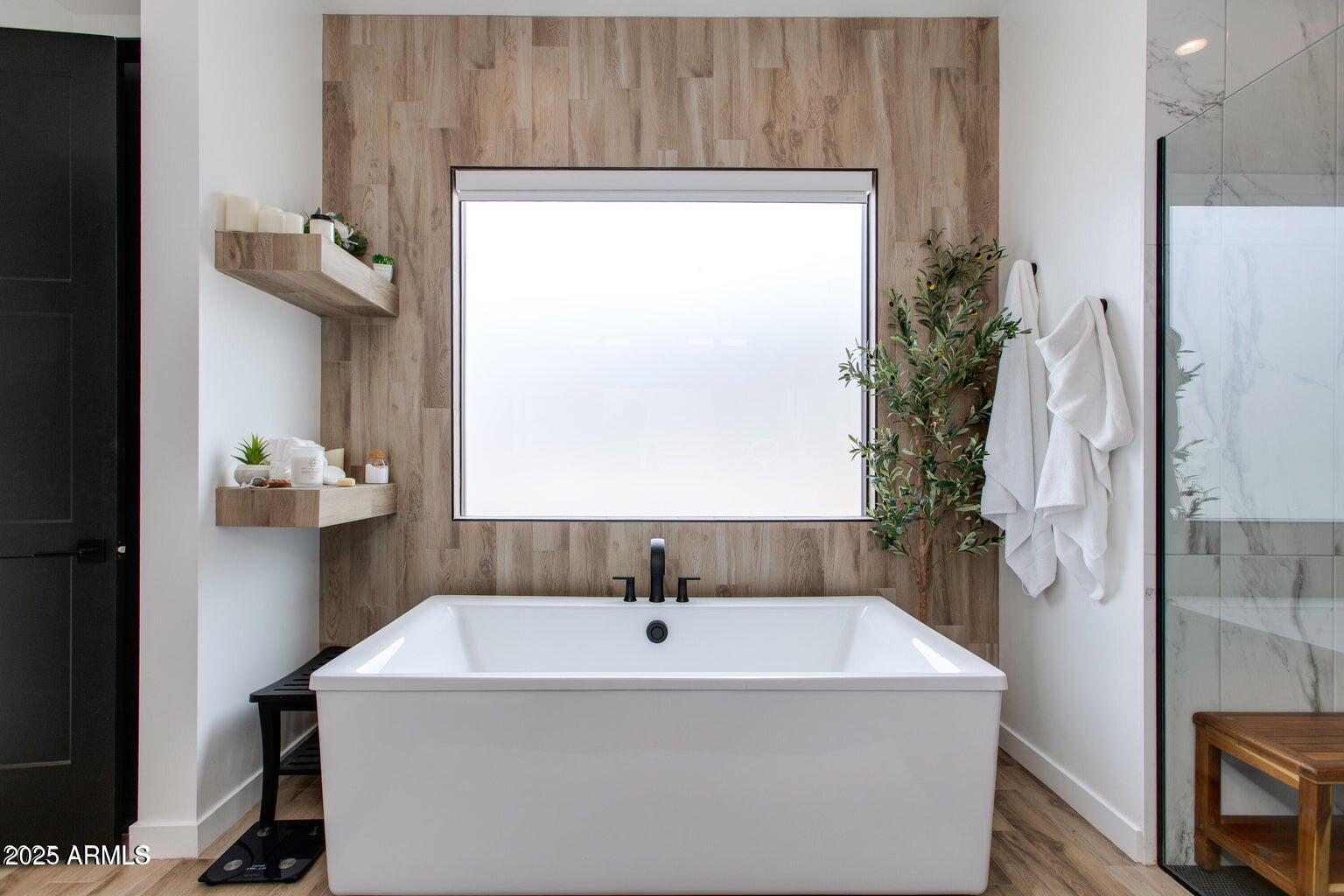 100 W Northern Avenue 17