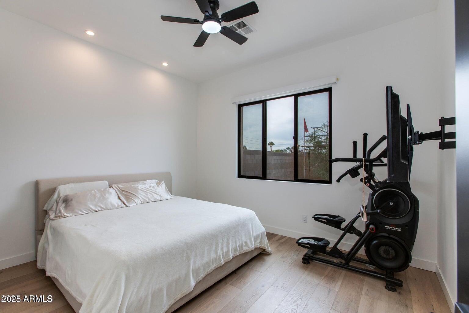 100 W Northern Avenue 17