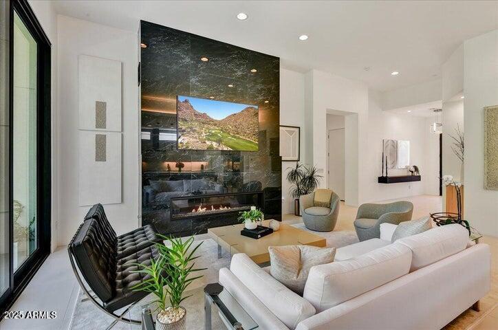 100 W NORTHERN Avenue 16