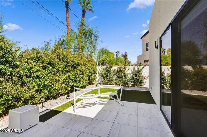 100 W NORTHERN Avenue 16