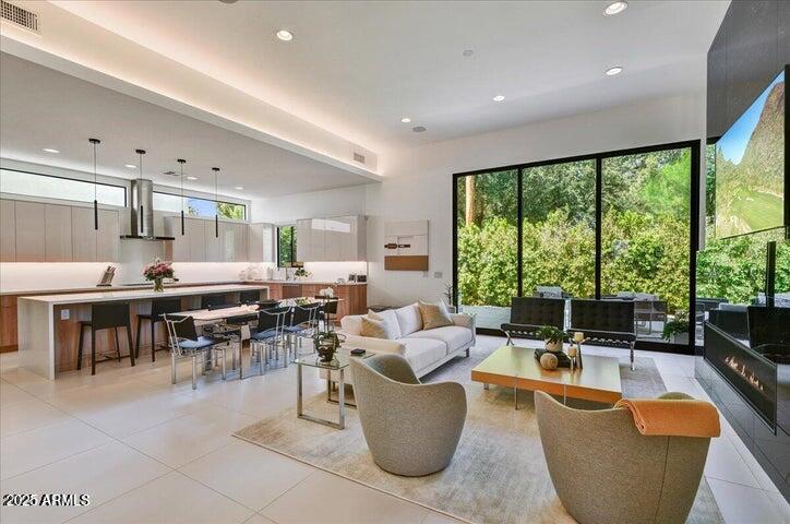 100 W NORTHERN Avenue 16