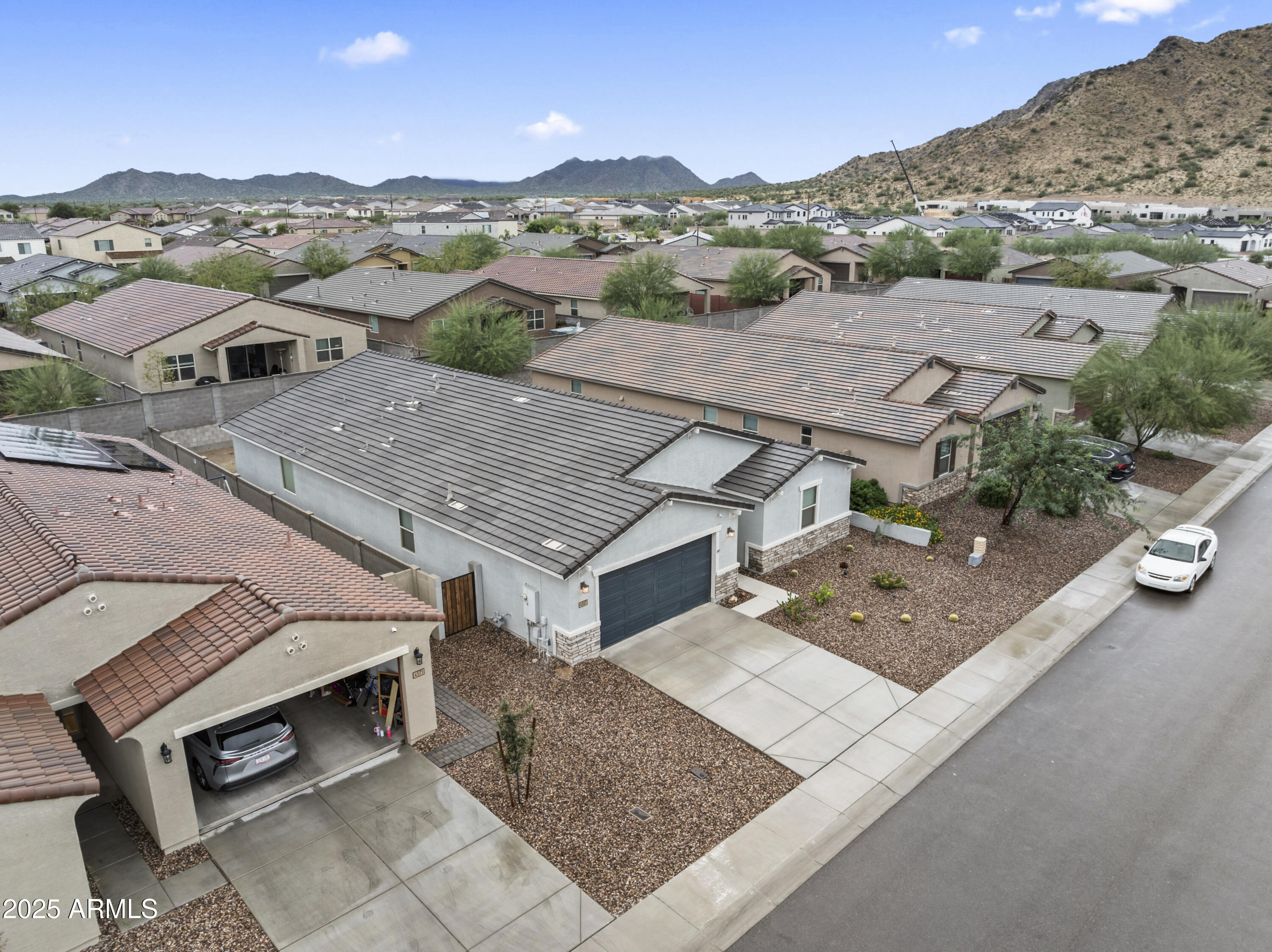 4587 W STICKLEAF Way