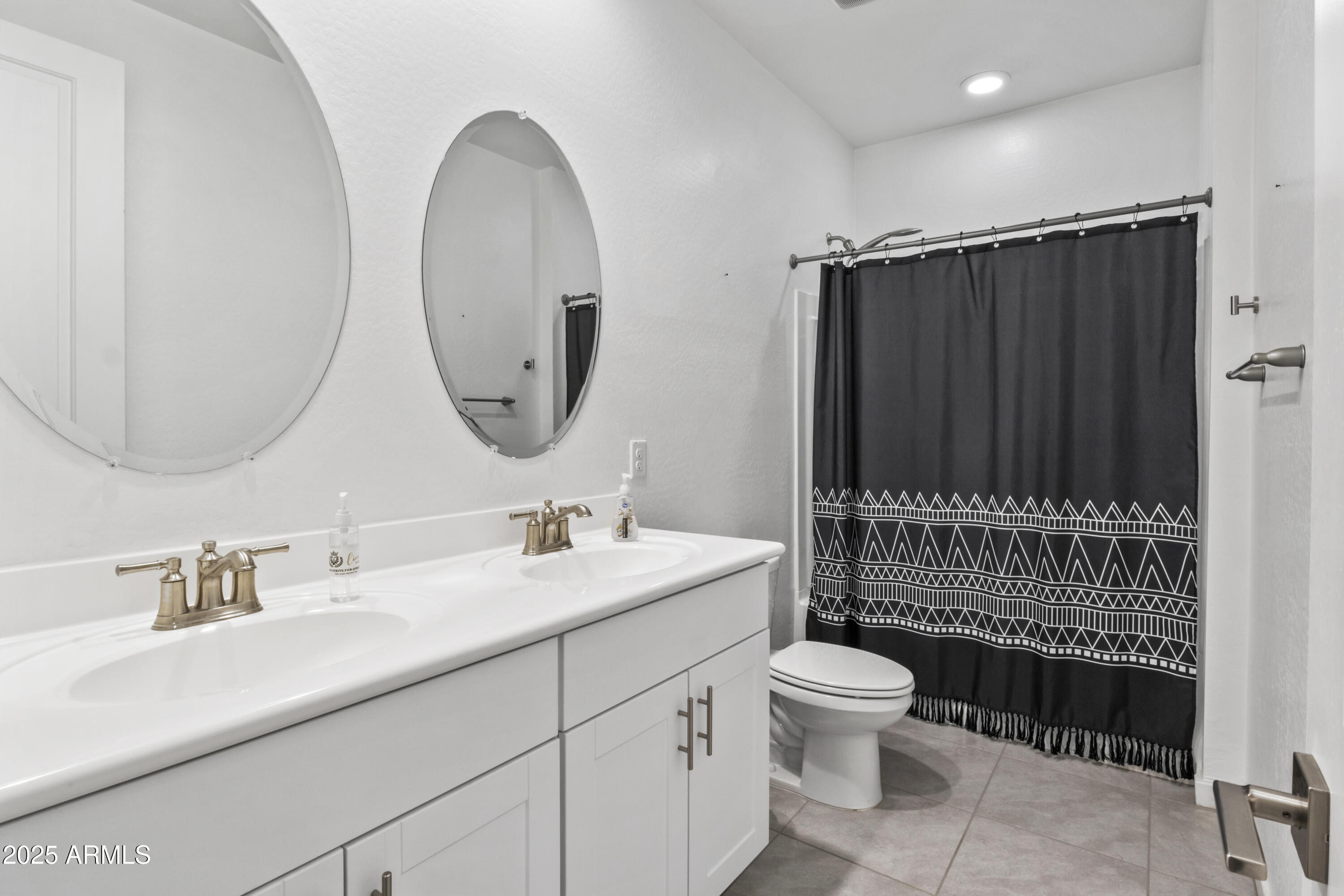 4587 W STICKLEAF Way