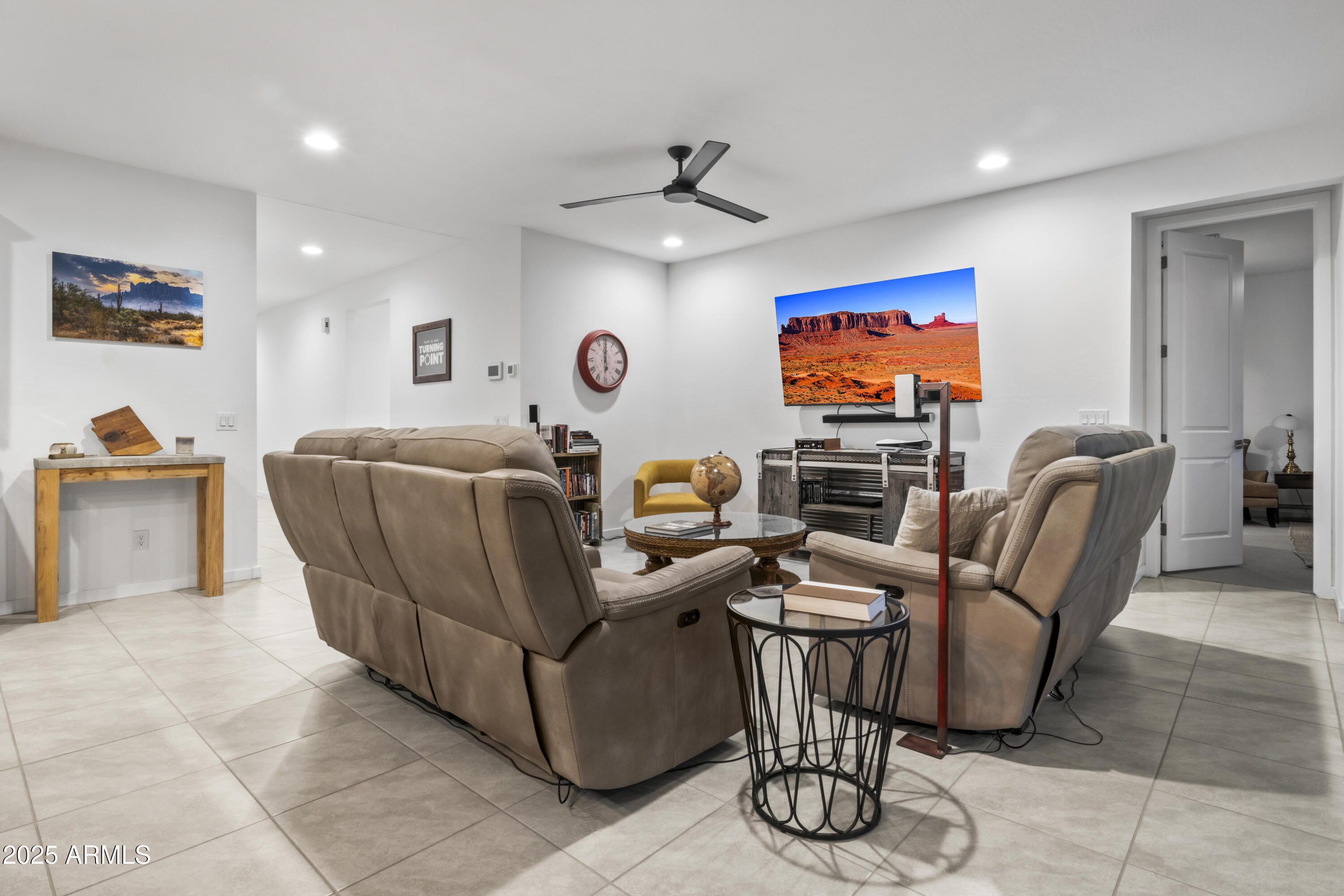 4587 W STICKLEAF Way