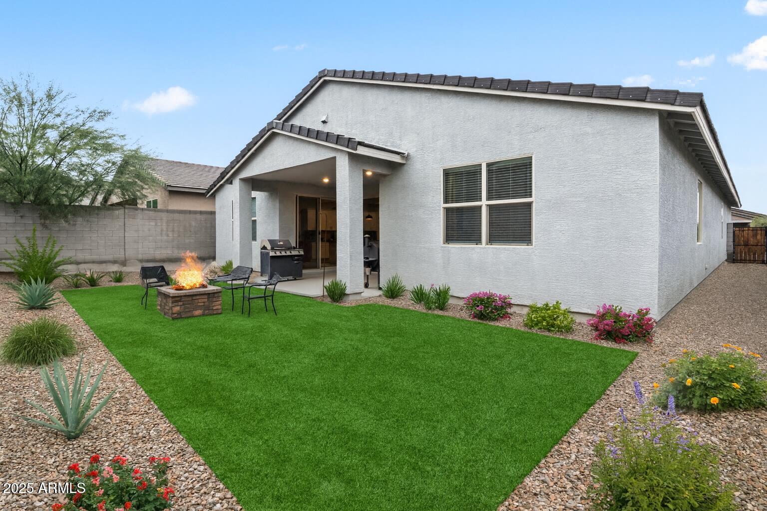 4587 W STICKLEAF Way