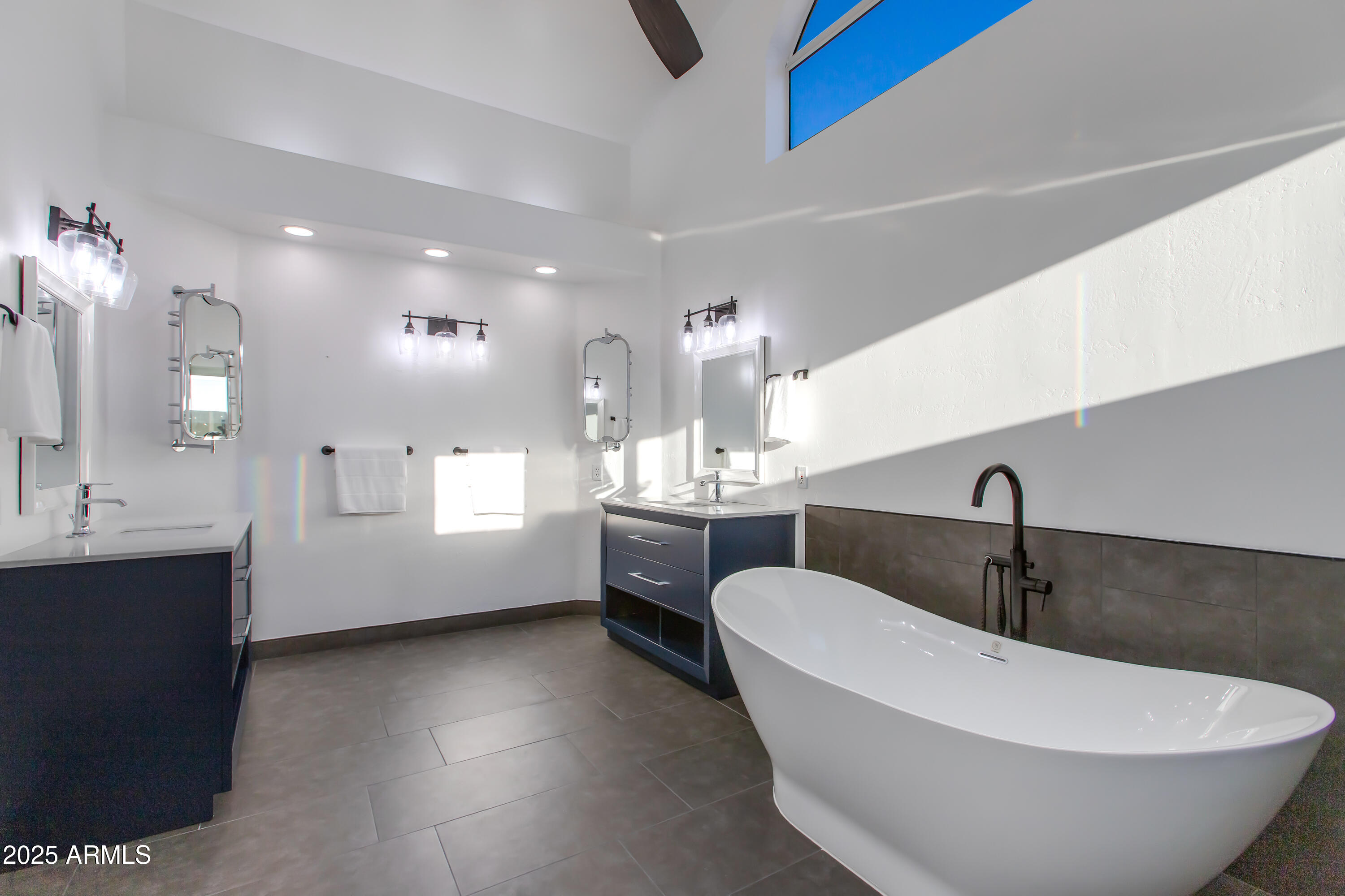 1331 E VOLTAIRE Avenue