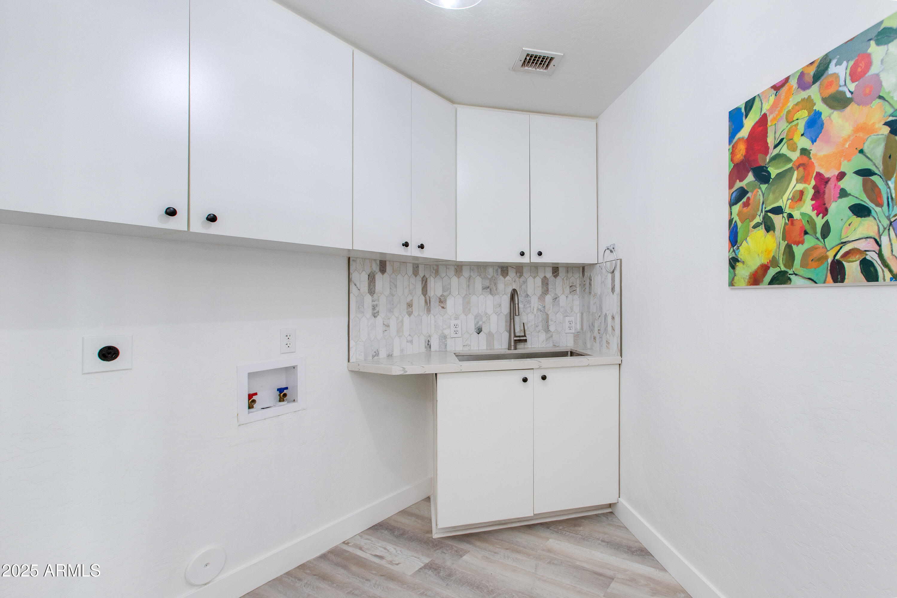 1331 E VOLTAIRE Avenue