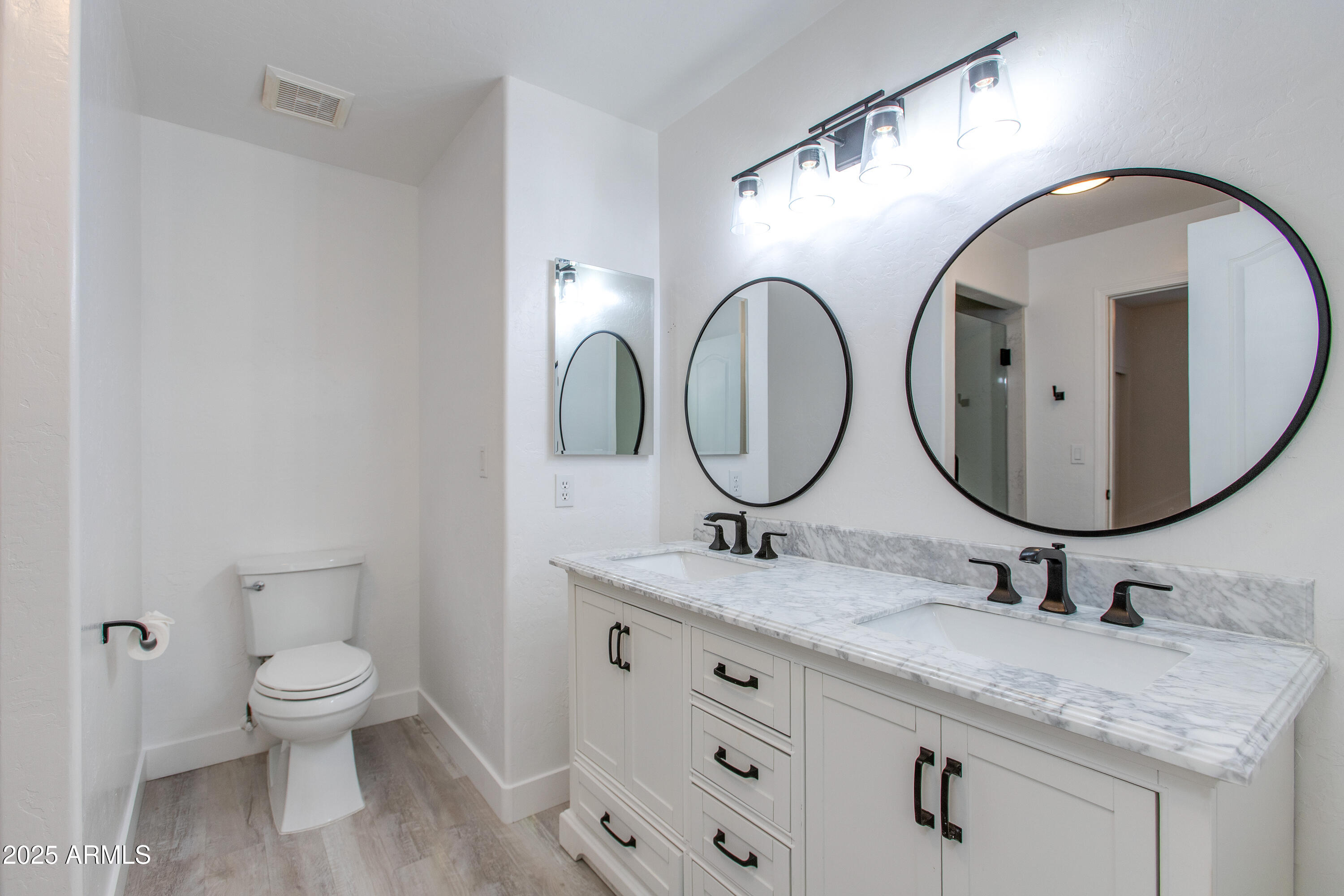 1331 E VOLTAIRE Avenue