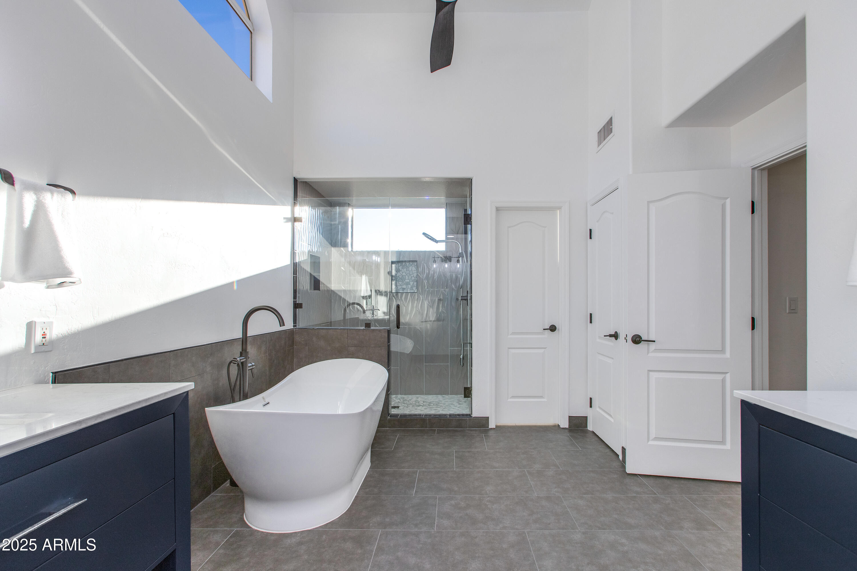 1331 E VOLTAIRE Avenue