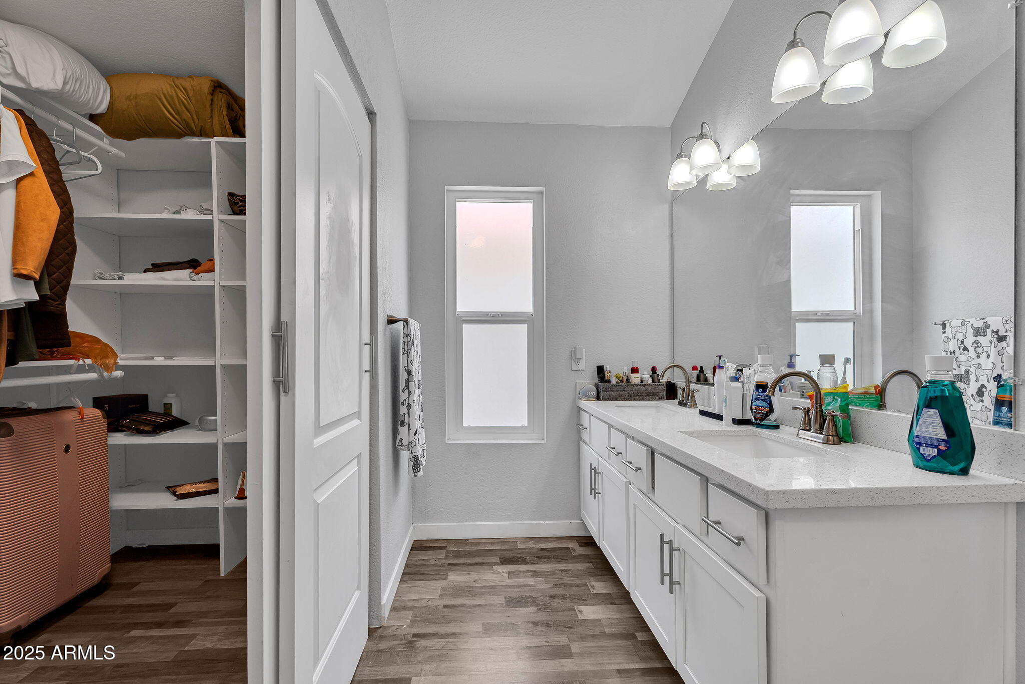 1510 E COMMERCE Avenue