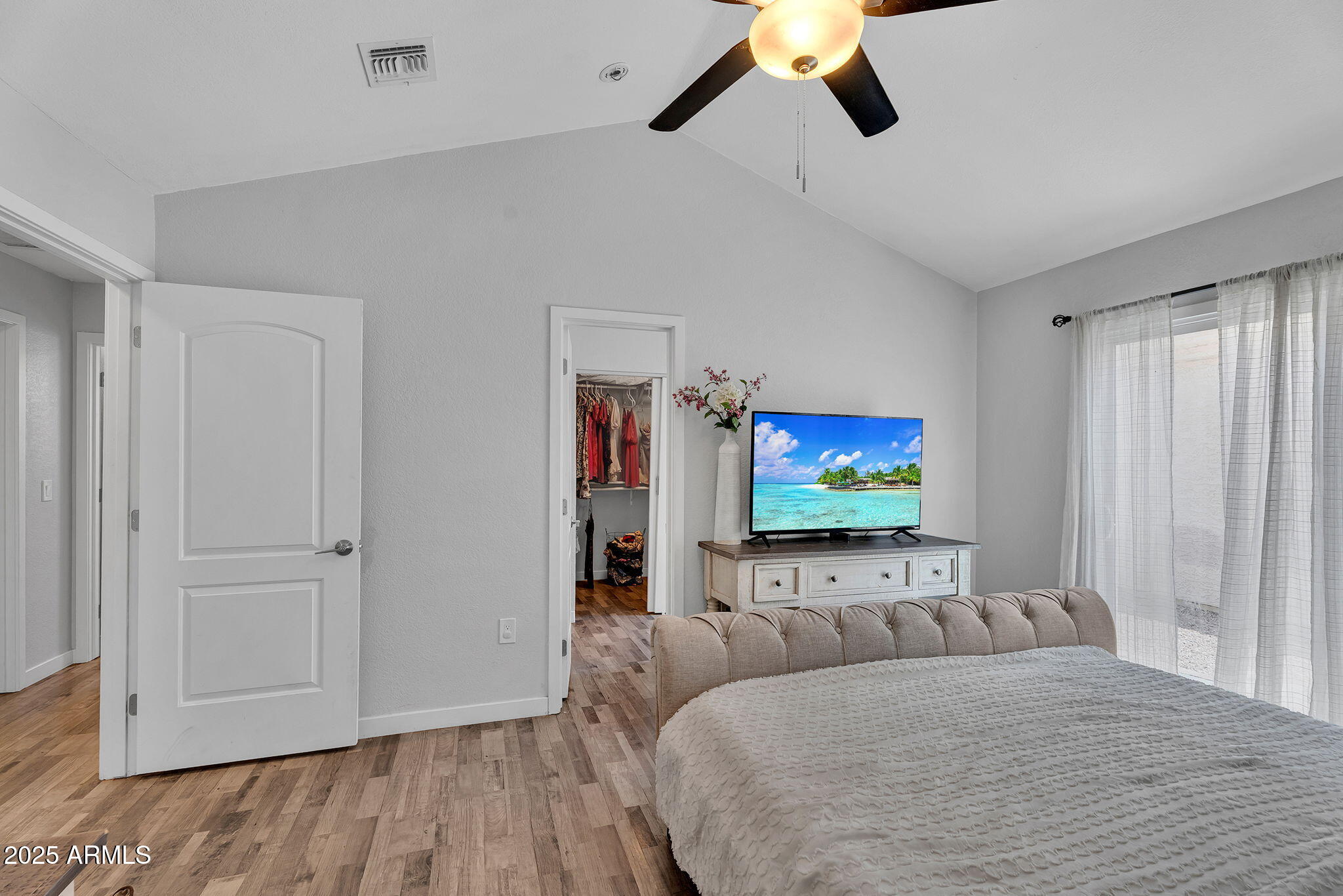 1510 E COMMERCE Avenue