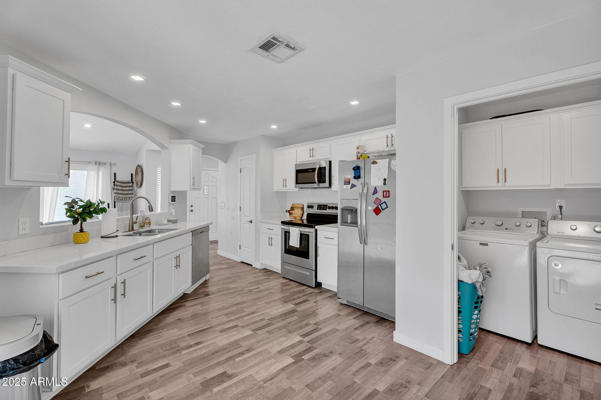 1510 E COMMERCE Avenue