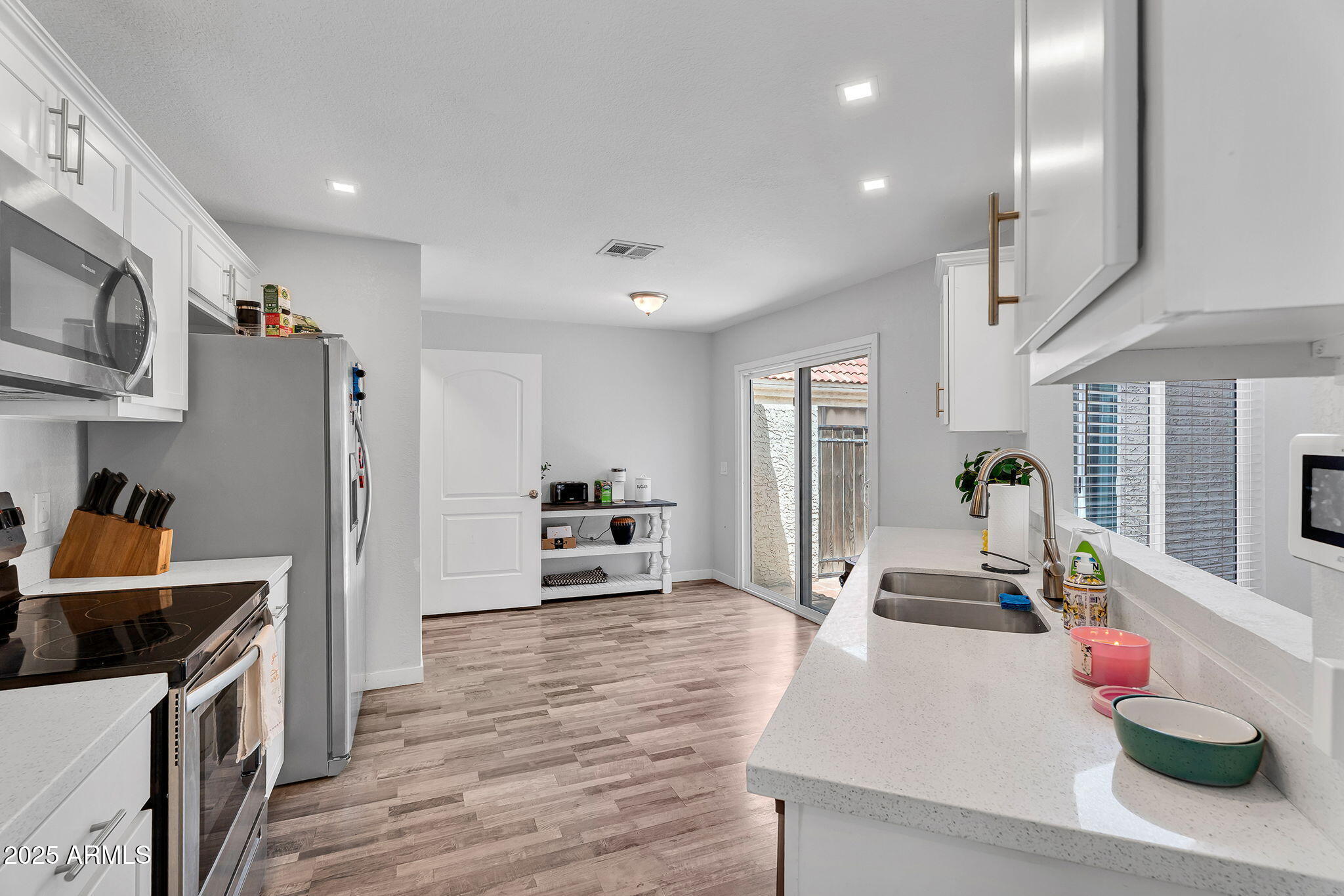 1510 E COMMERCE Avenue