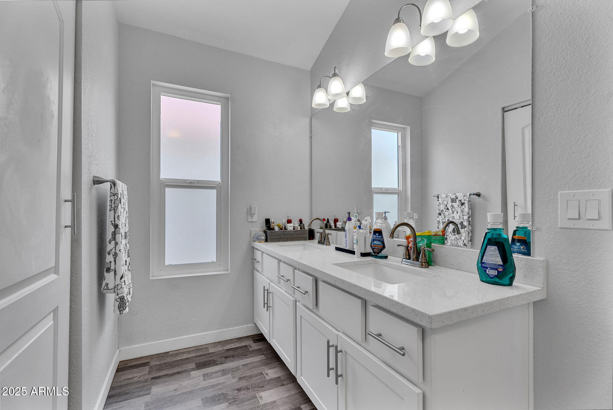 1510 E COMMERCE Avenue