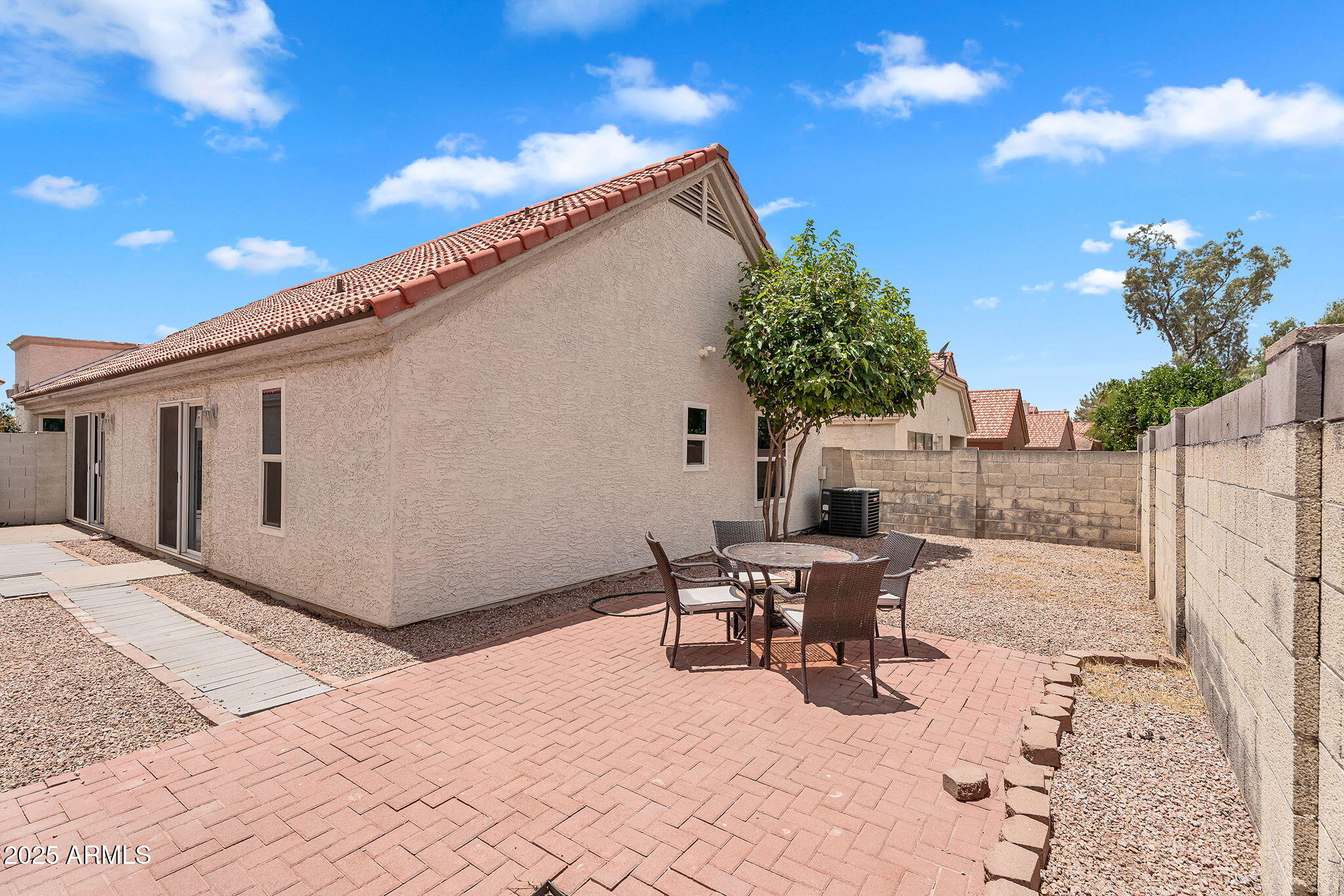 1510 E COMMERCE Avenue