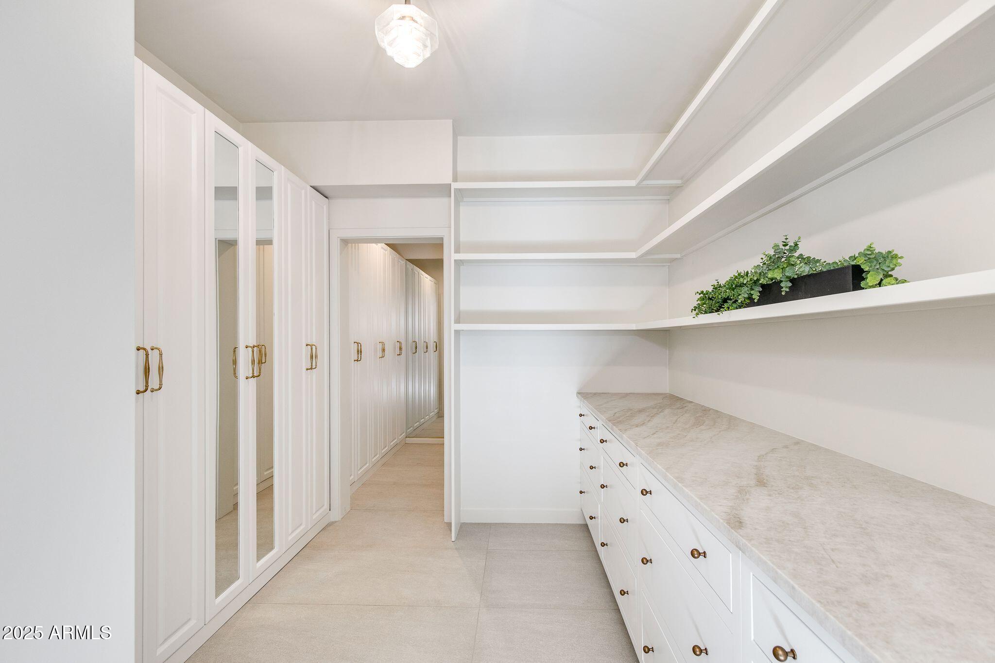 5800 N ECHO CANYON Lane