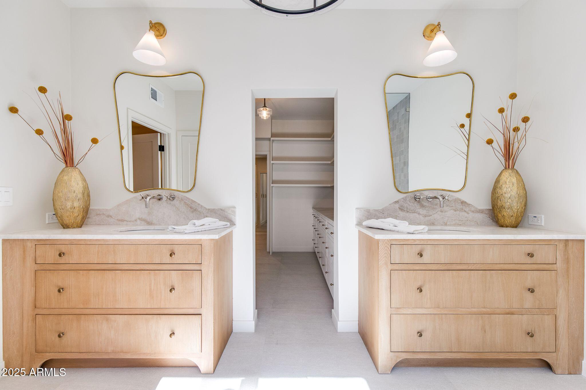 5800 N ECHO CANYON Lane