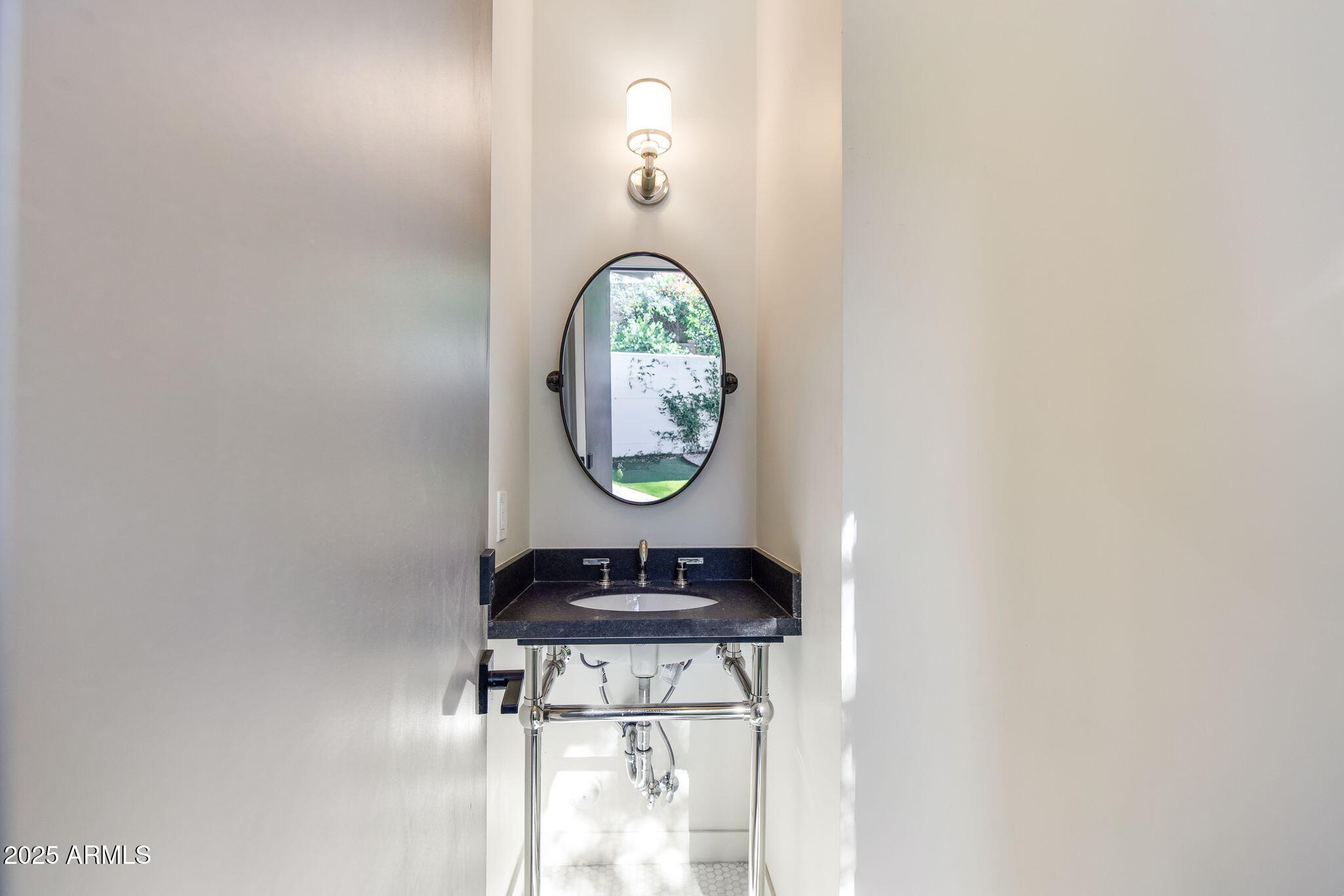 5800 N ECHO CANYON Lane