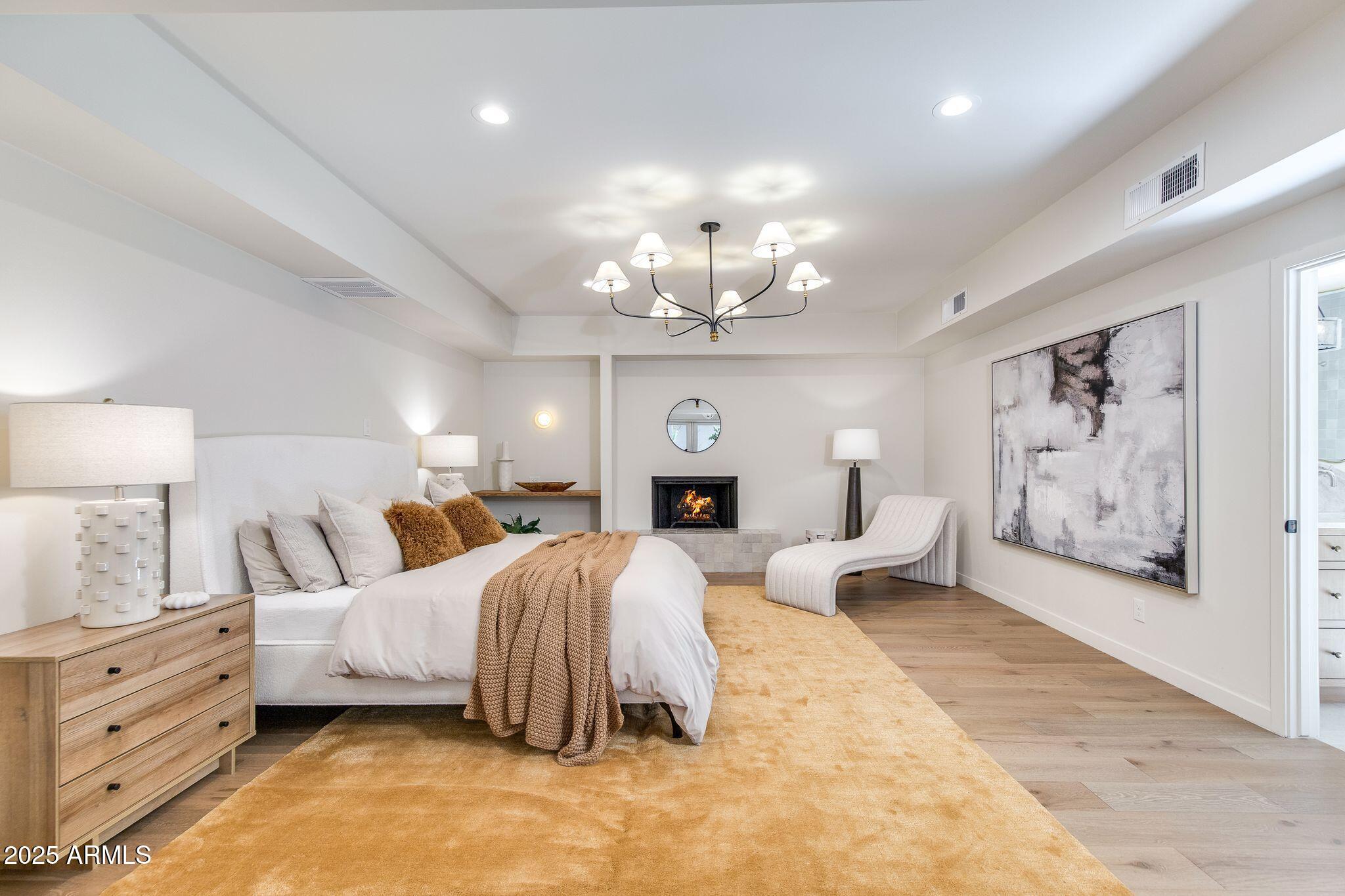 5800 N ECHO CANYON Lane