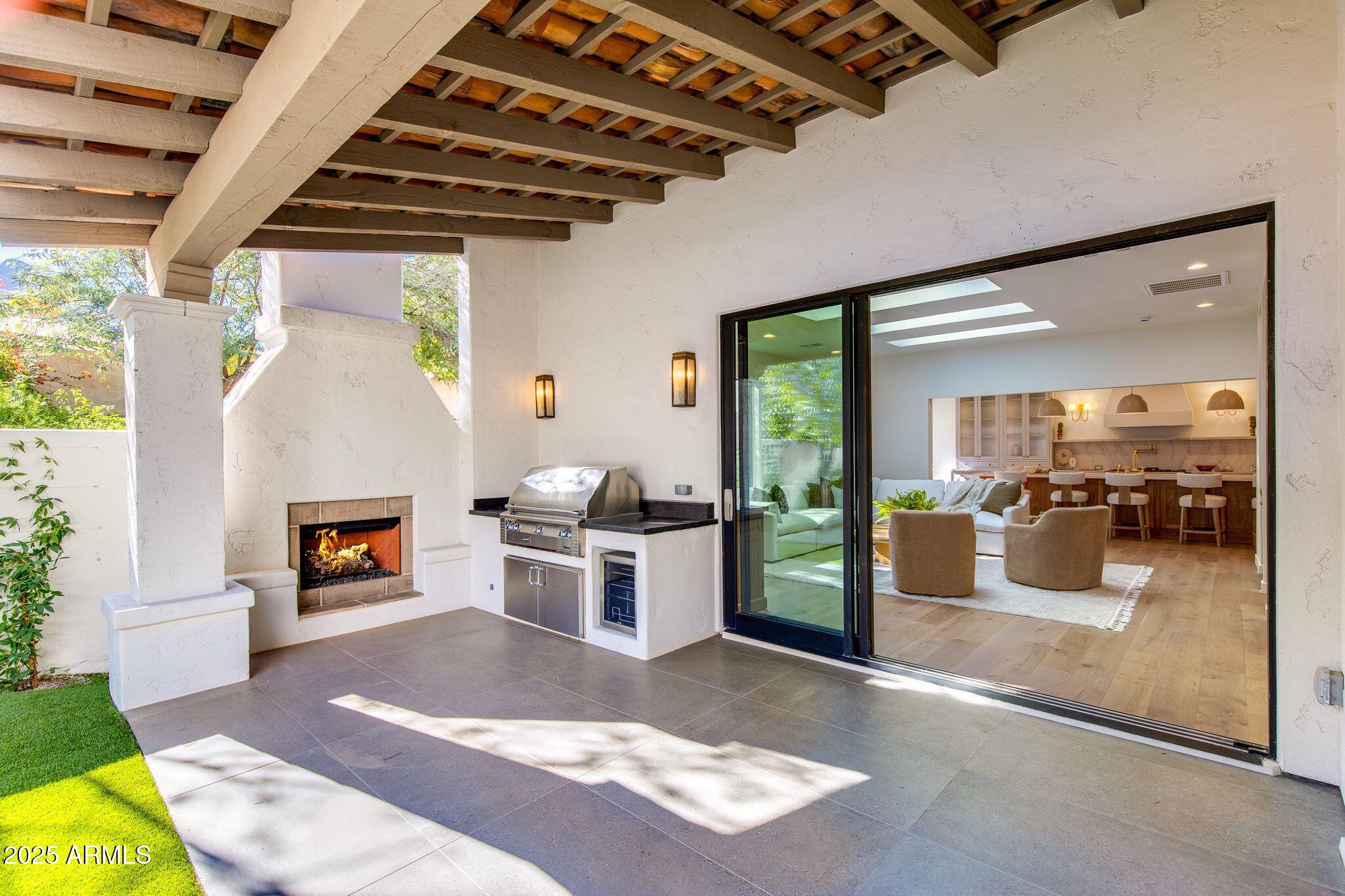 5800 N ECHO CANYON Lane