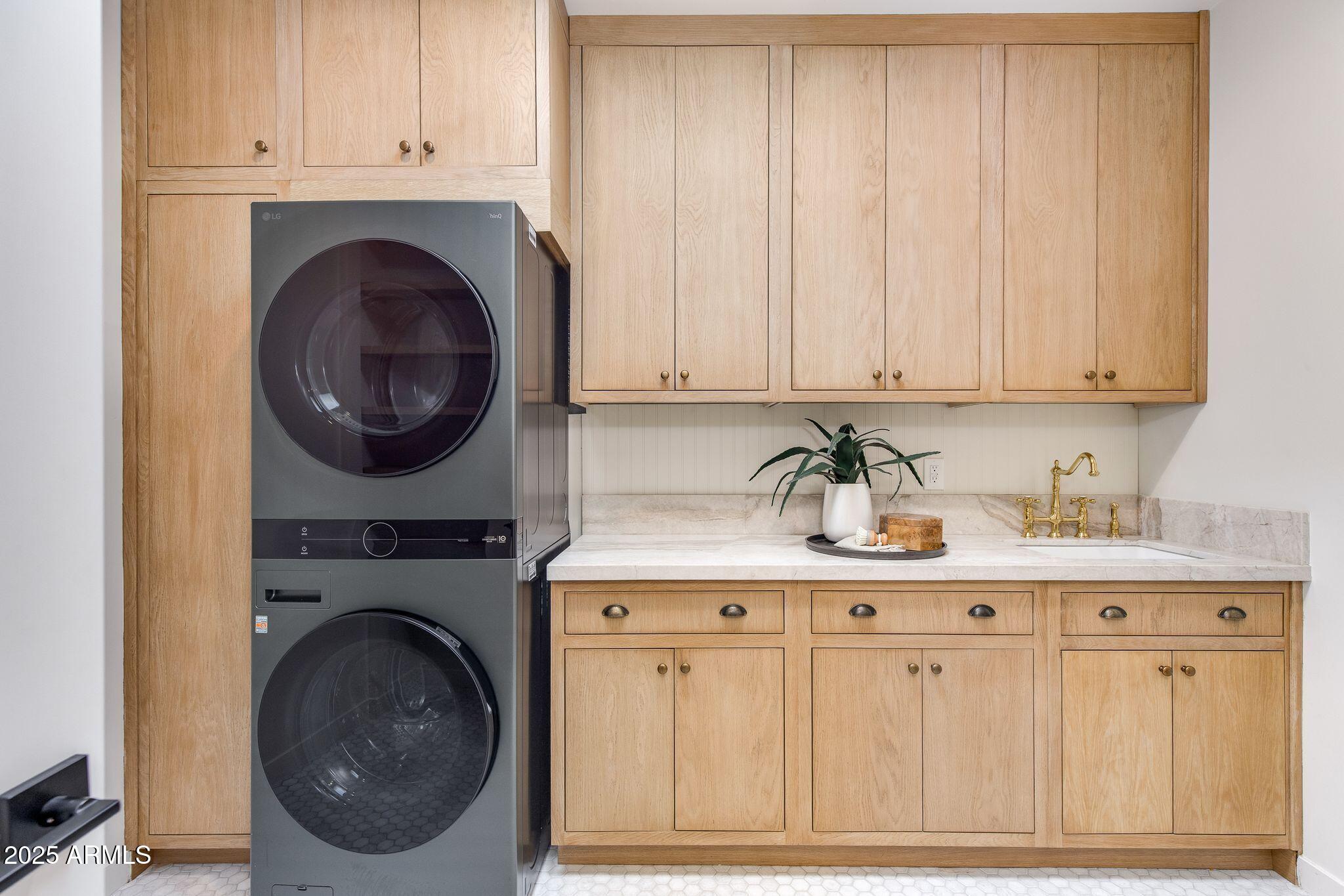 5800 N ECHO CANYON Lane