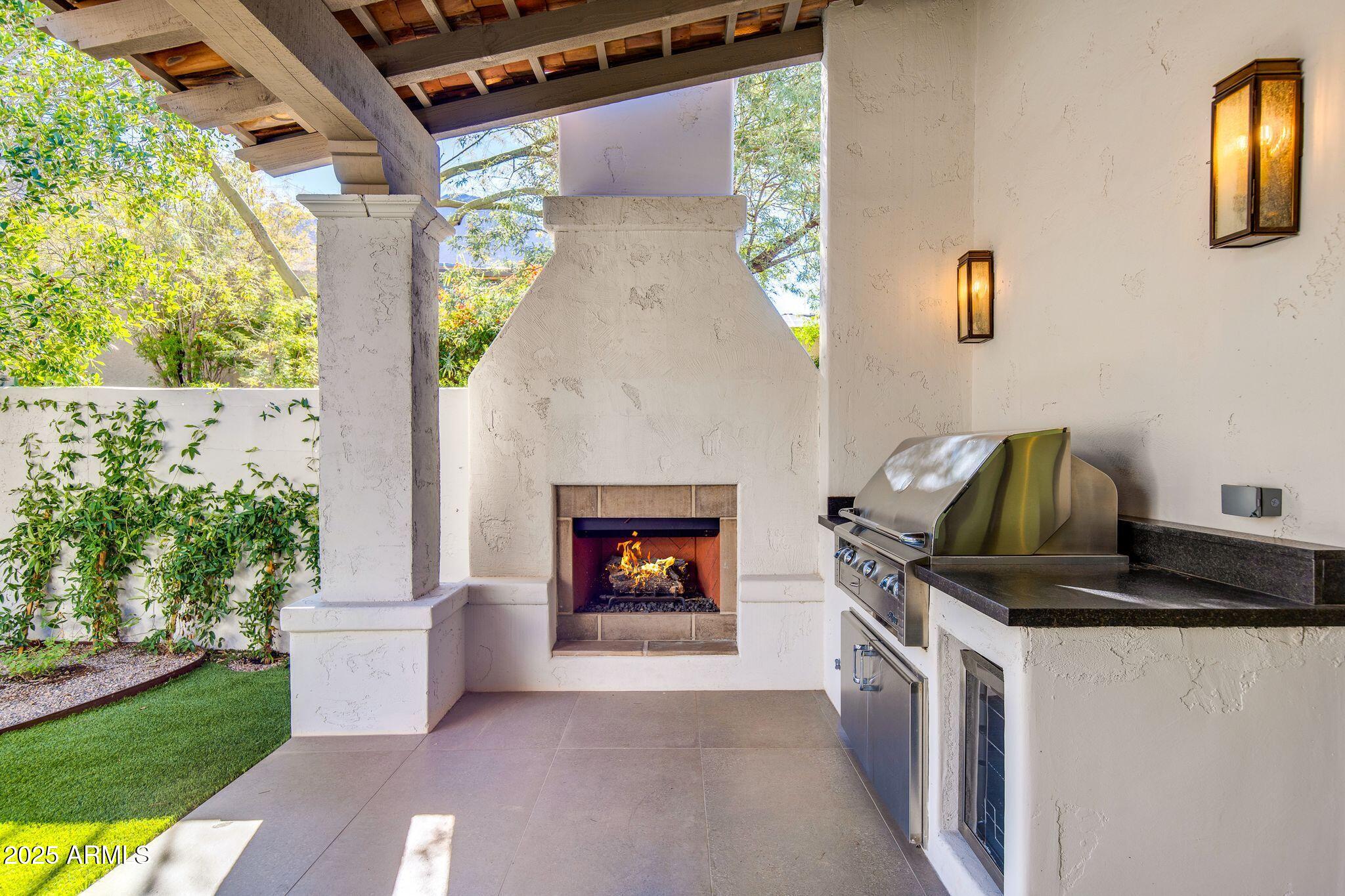 5800 N ECHO CANYON Lane