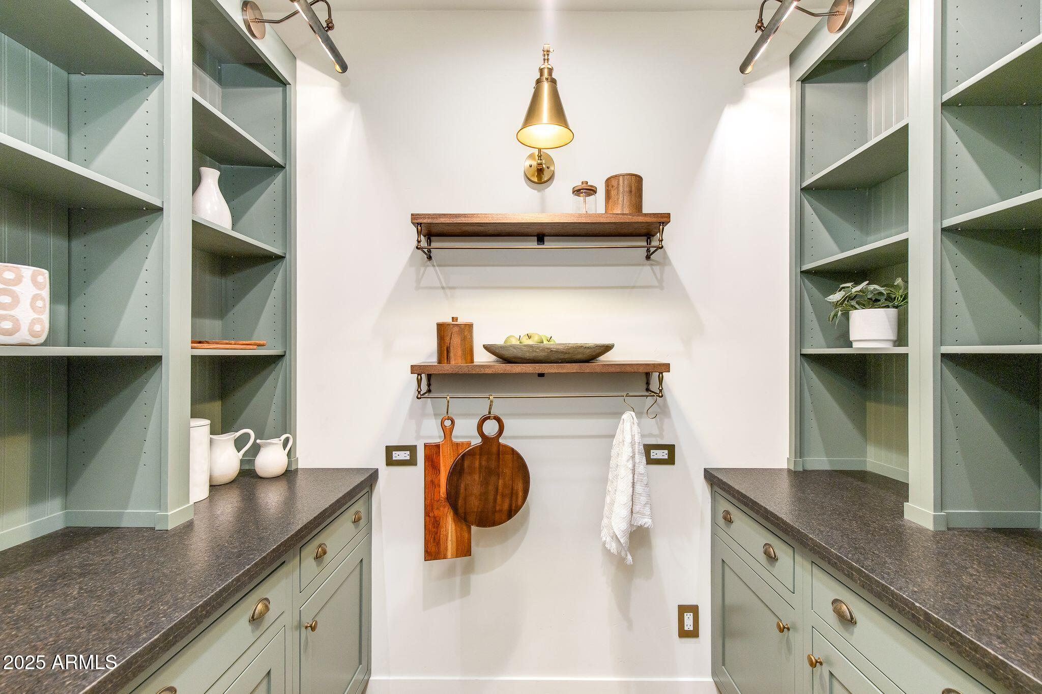 5800 N ECHO CANYON Lane