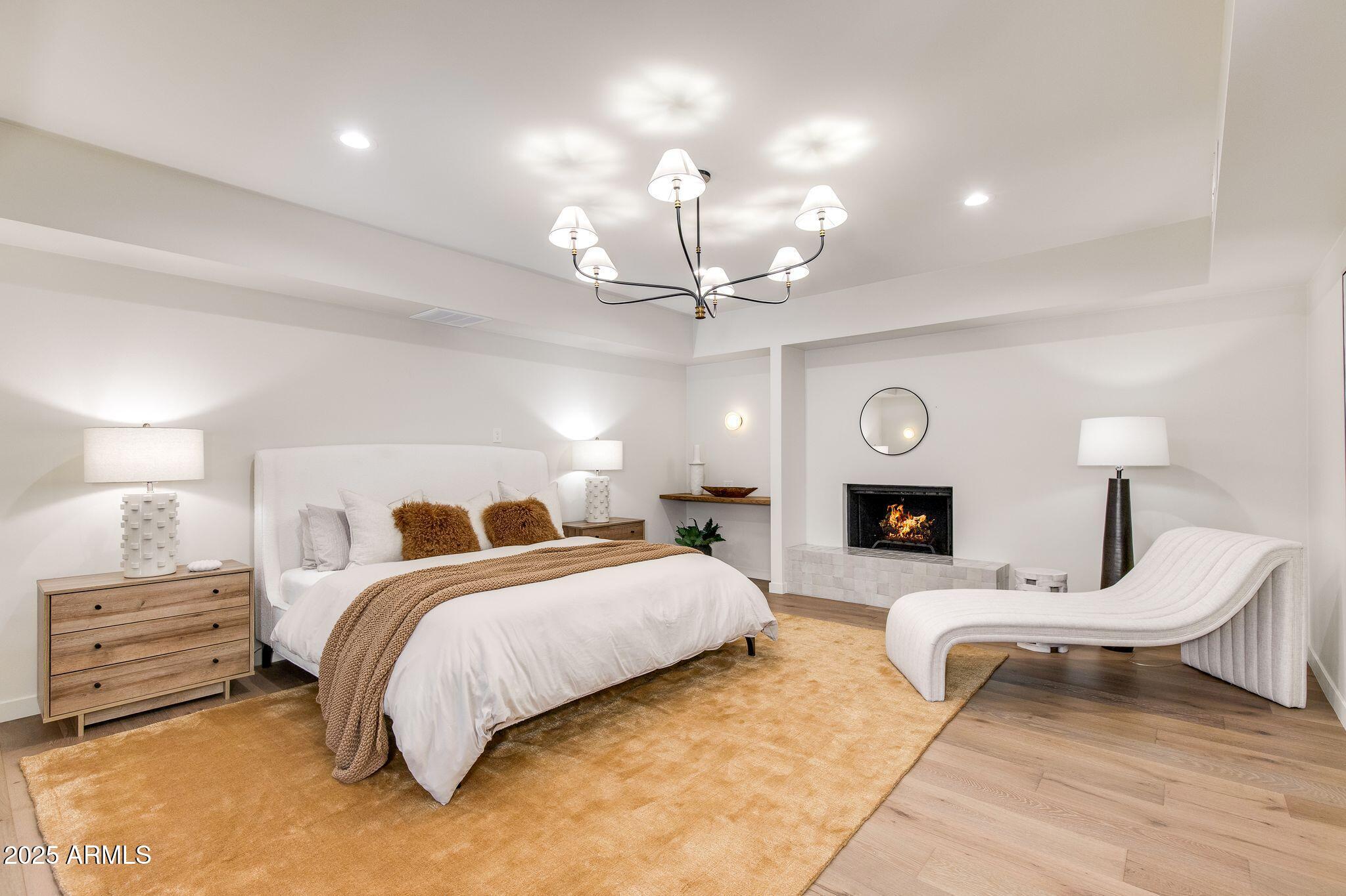 5800 N ECHO CANYON Lane