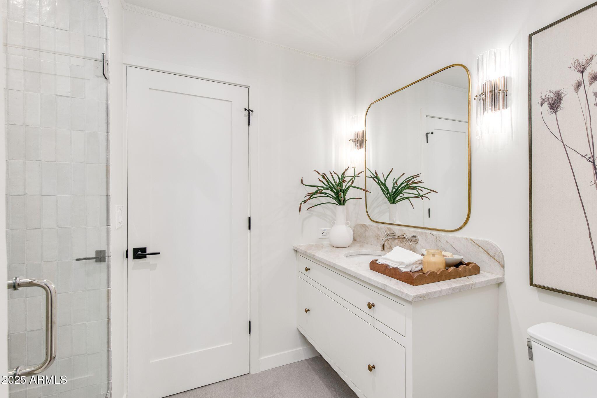 5800 N ECHO CANYON Lane