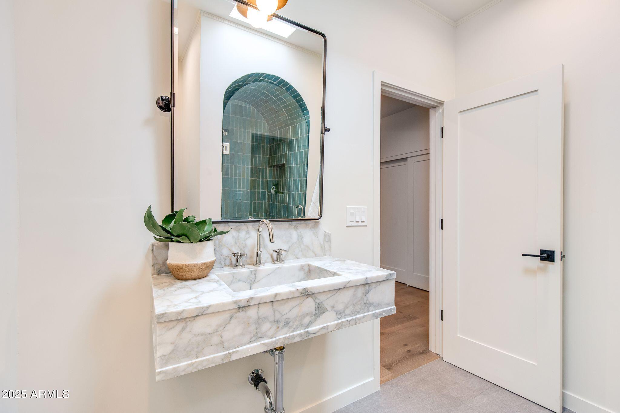 5800 N ECHO CANYON Lane