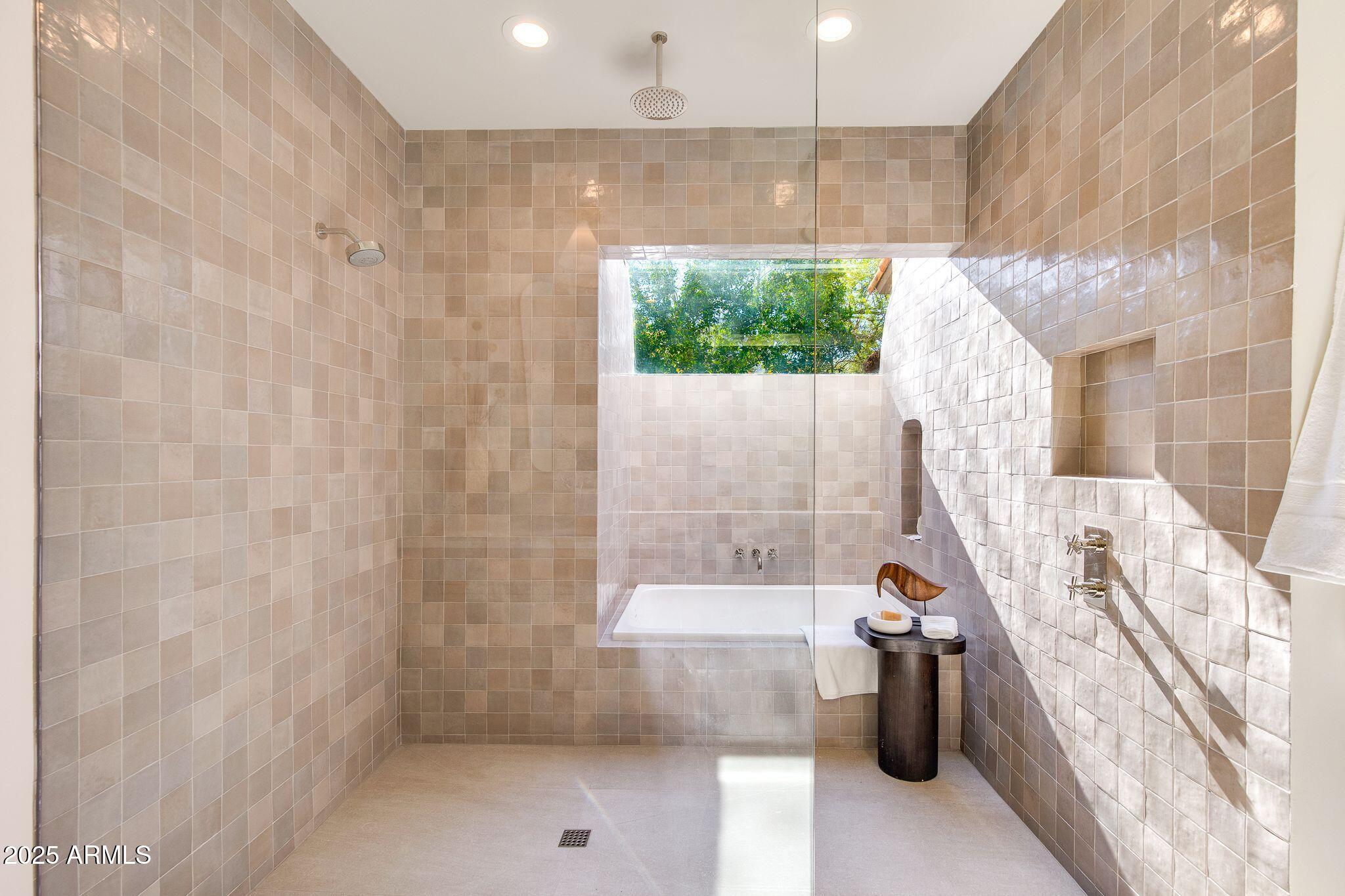 5800 N ECHO CANYON Lane