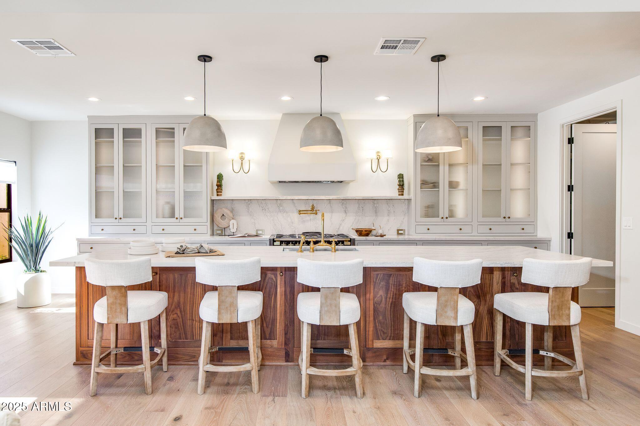 5800 N ECHO CANYON Lane