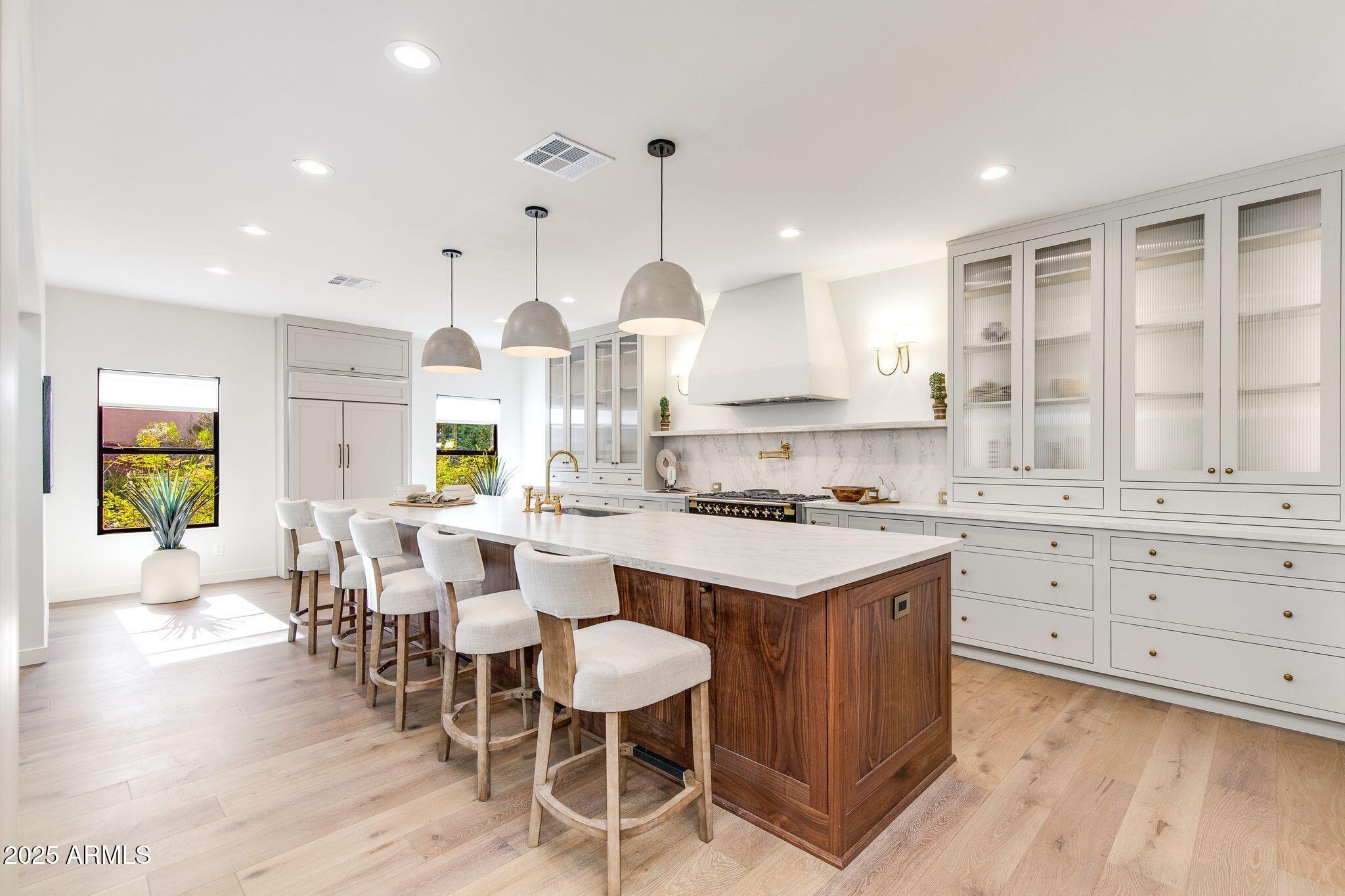 5800 N ECHO CANYON Lane