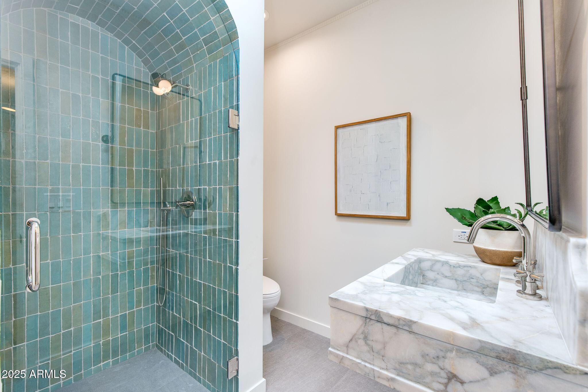 5800 N ECHO CANYON Lane