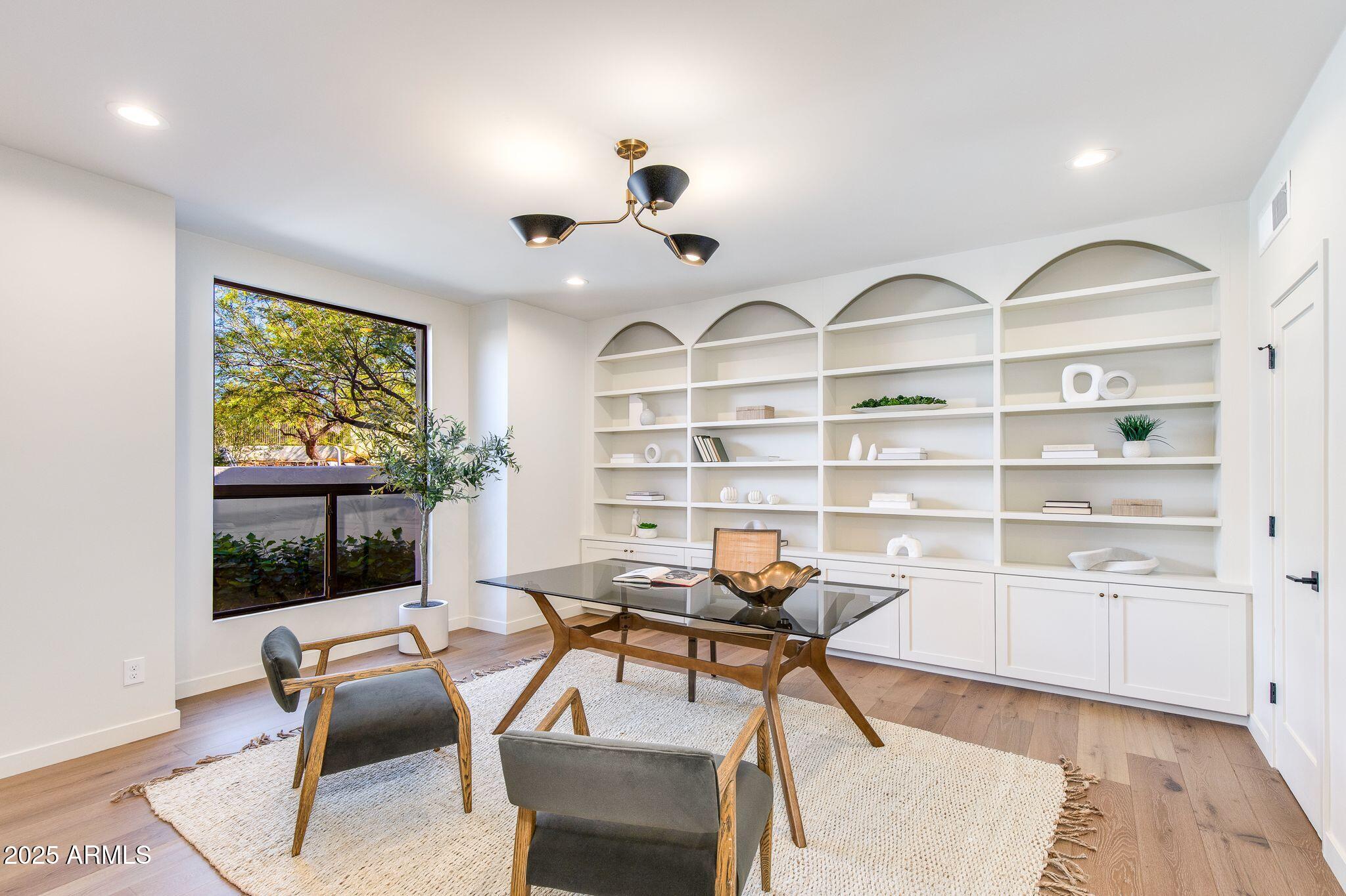 5800 N ECHO CANYON Lane