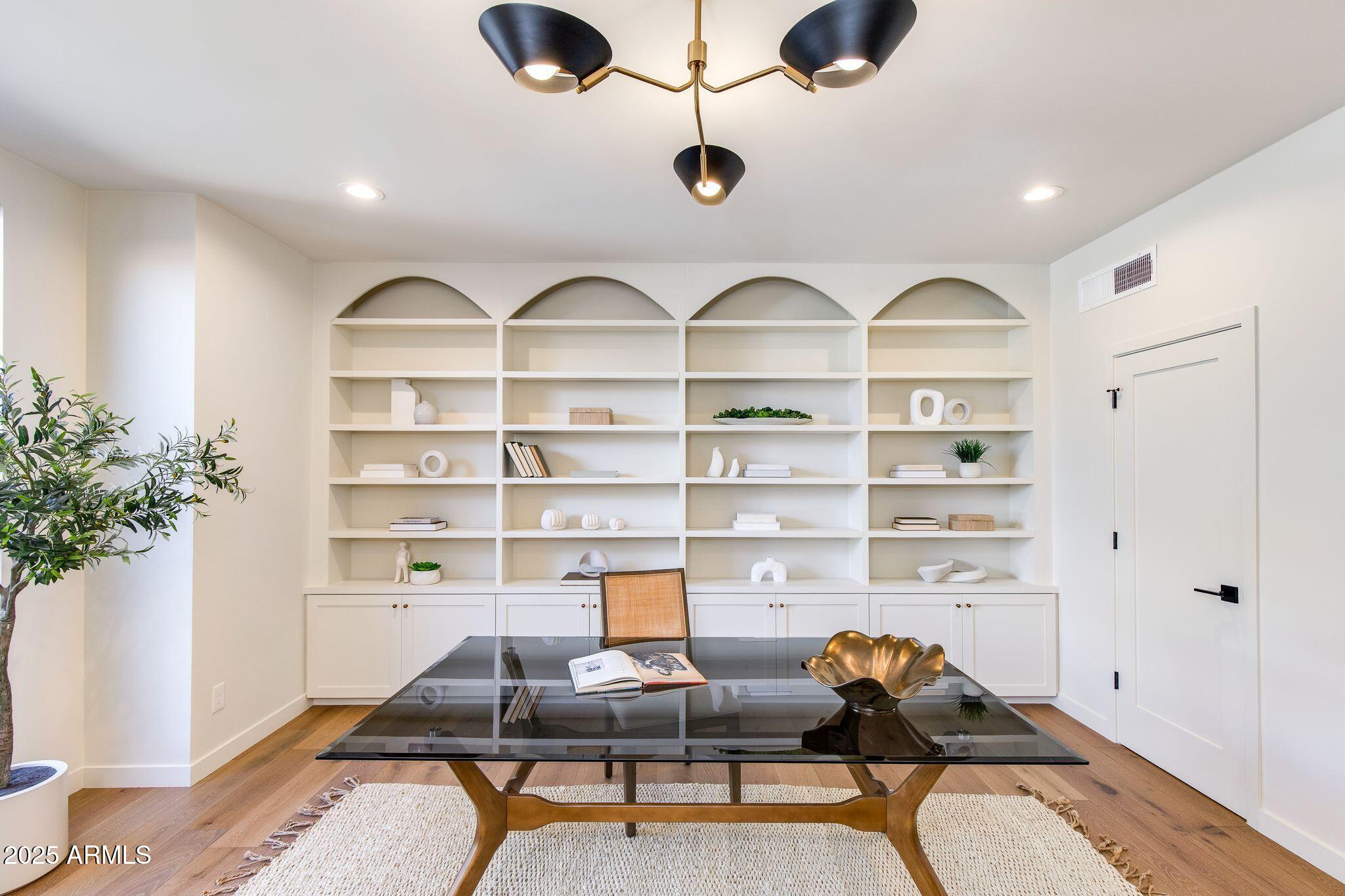 5800 N ECHO CANYON Lane