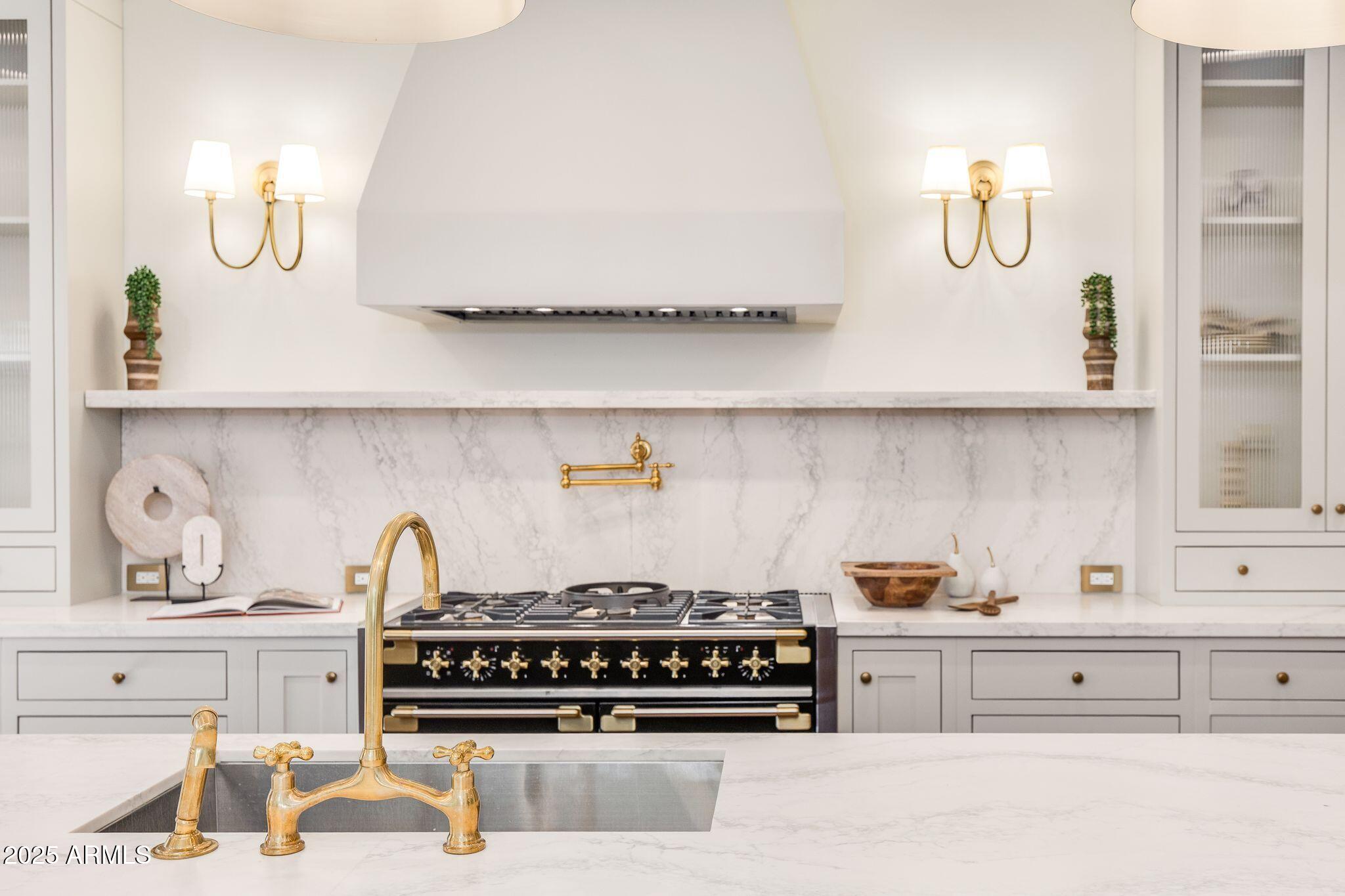 5800 N ECHO CANYON Lane