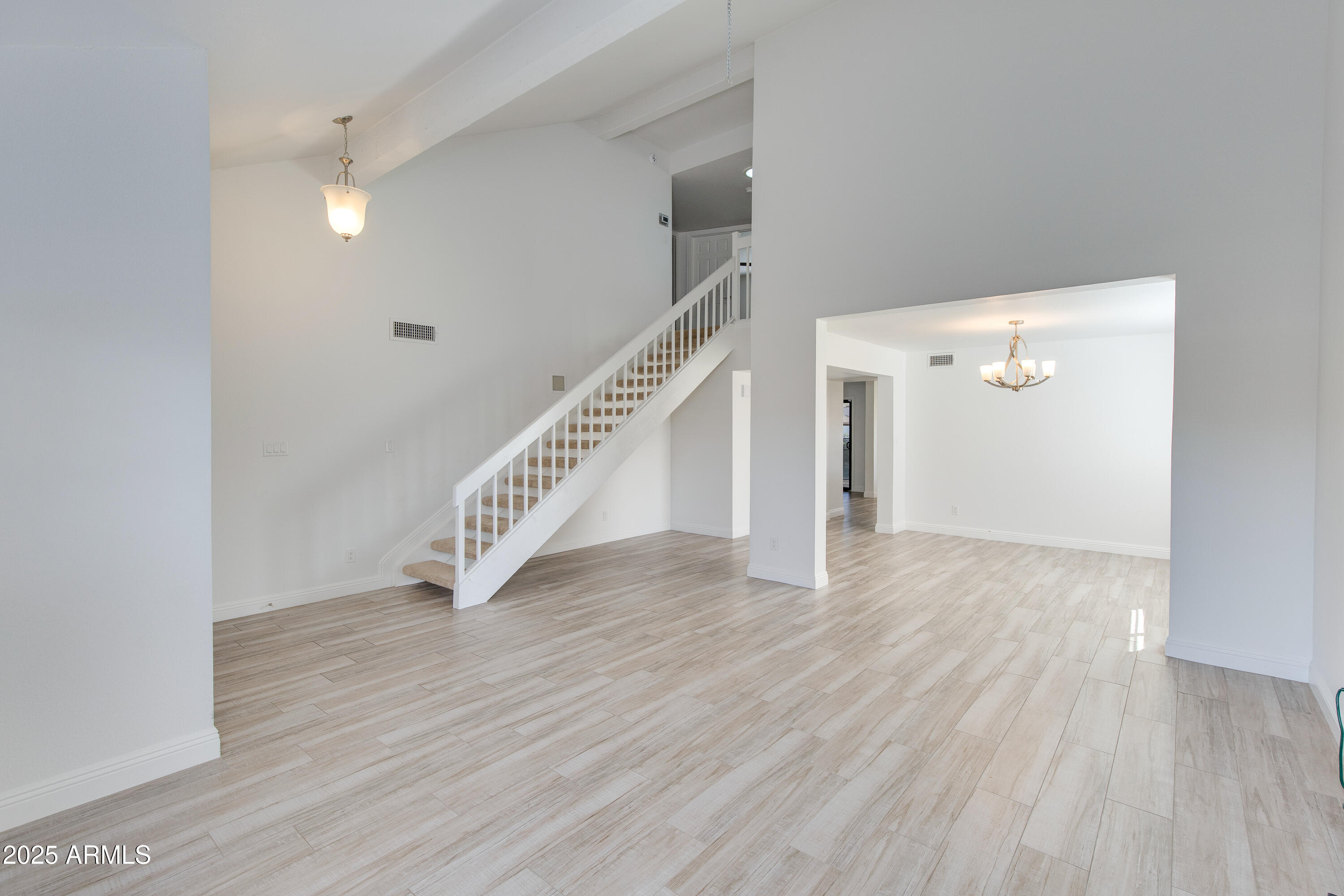 5201 E FELLARS Drive