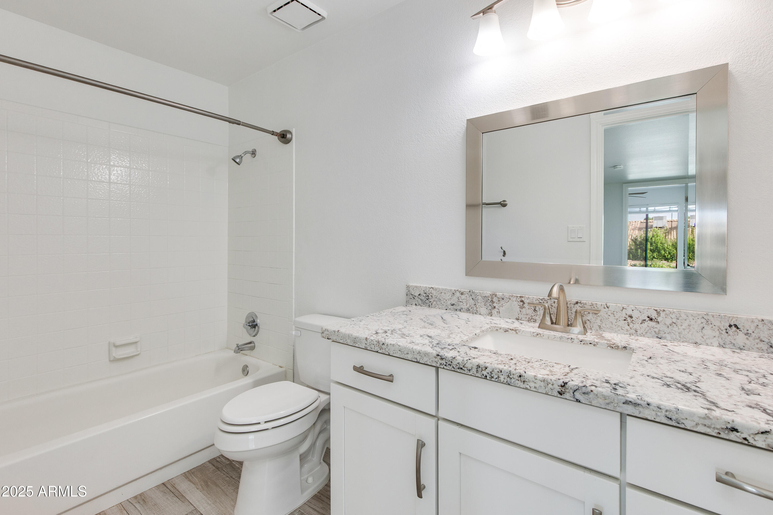 5201 E FELLARS Drive