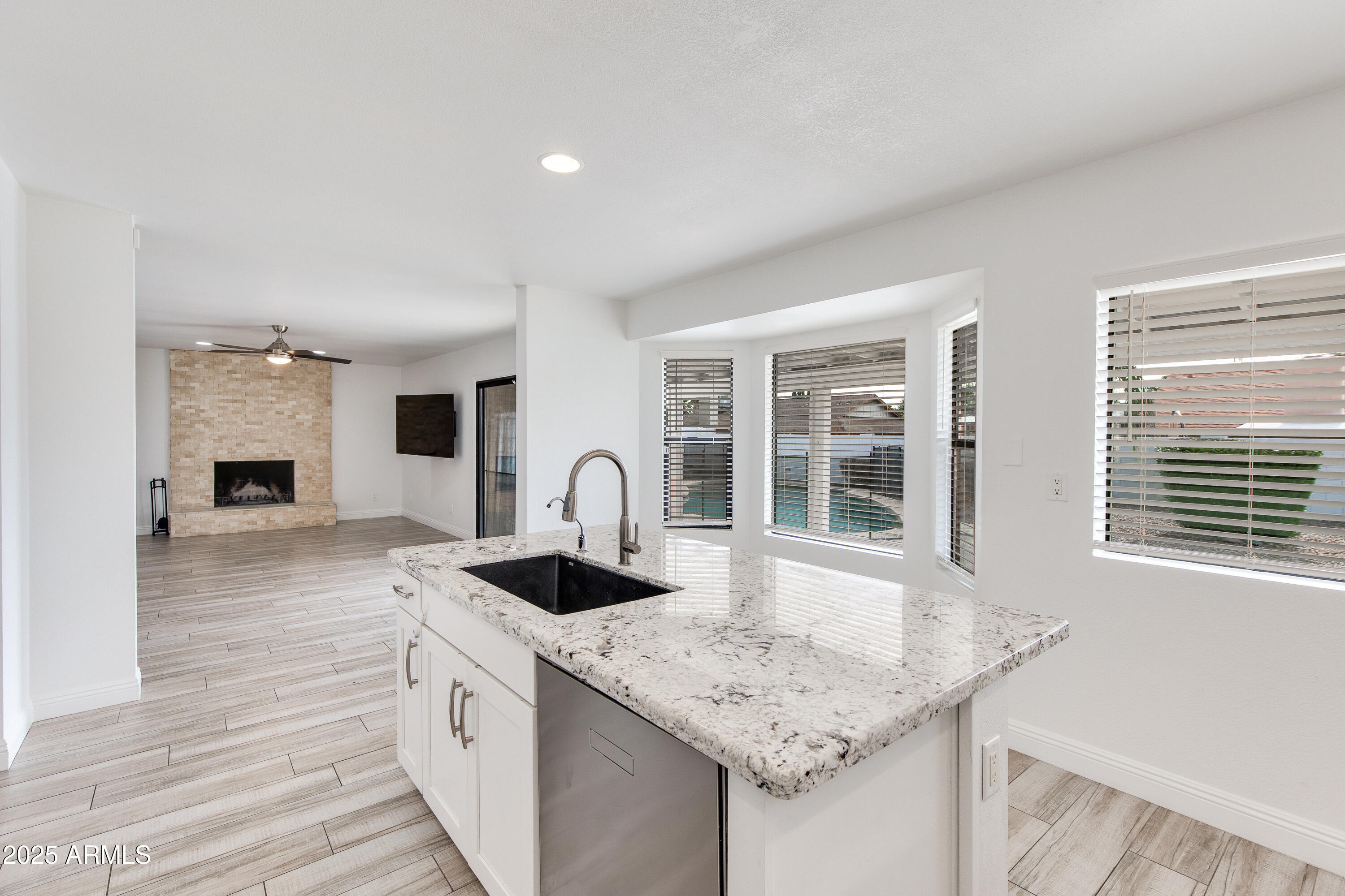 5201 E FELLARS Drive