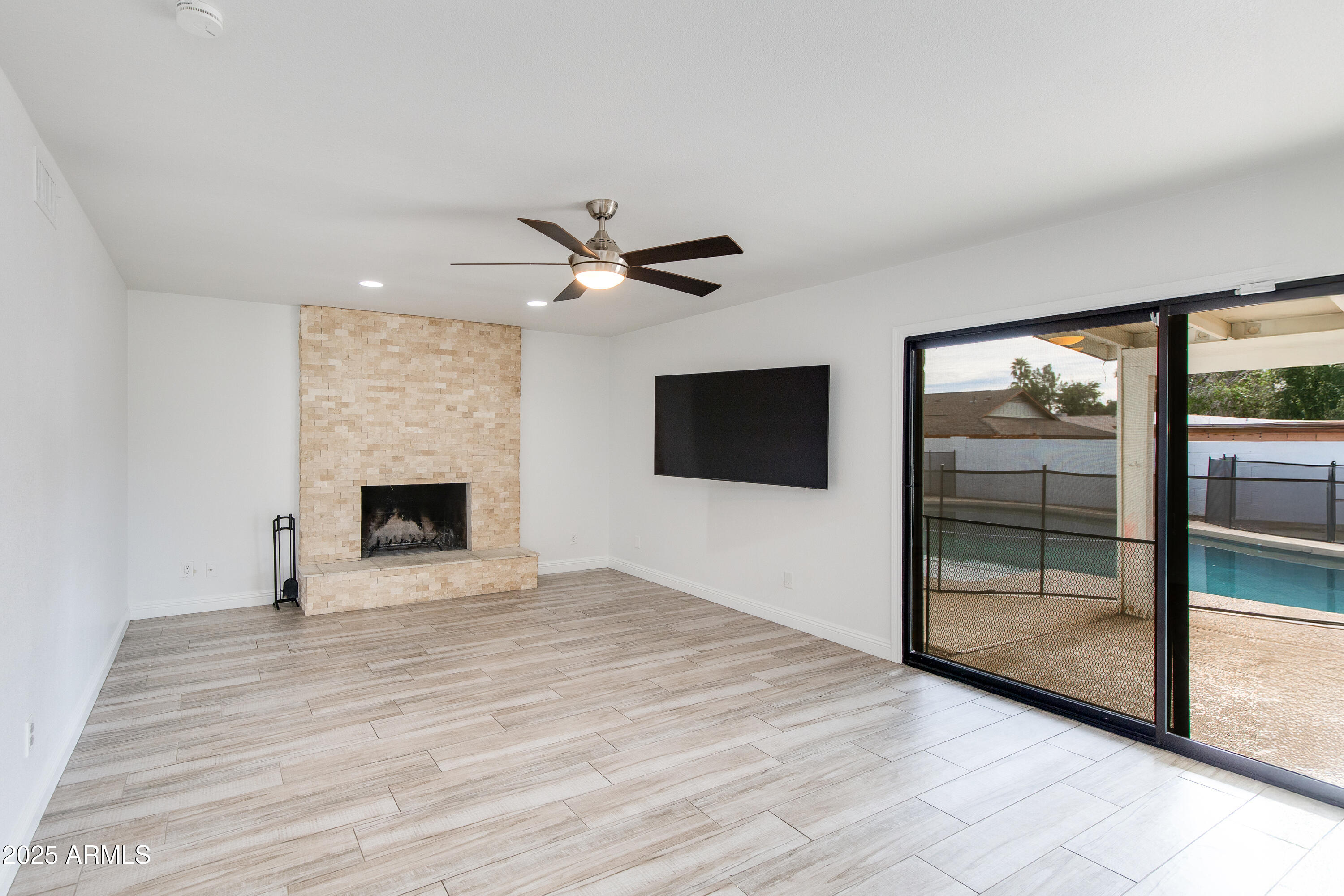 5201 E FELLARS Drive